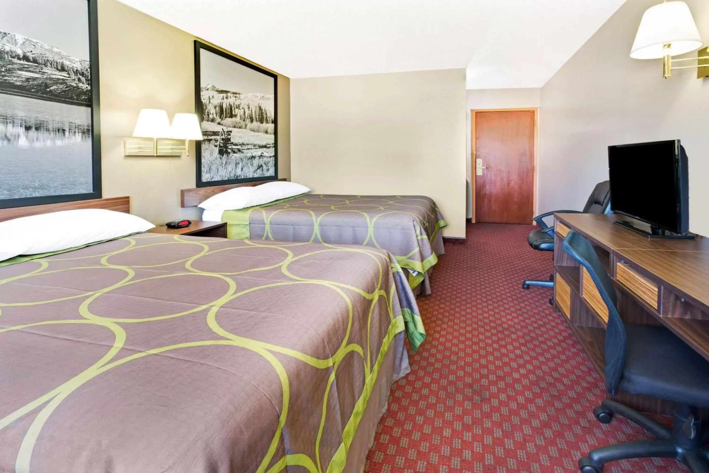 Photo of the whole room, Bed in Super 8 by Wyndham Longmont/Del Camino