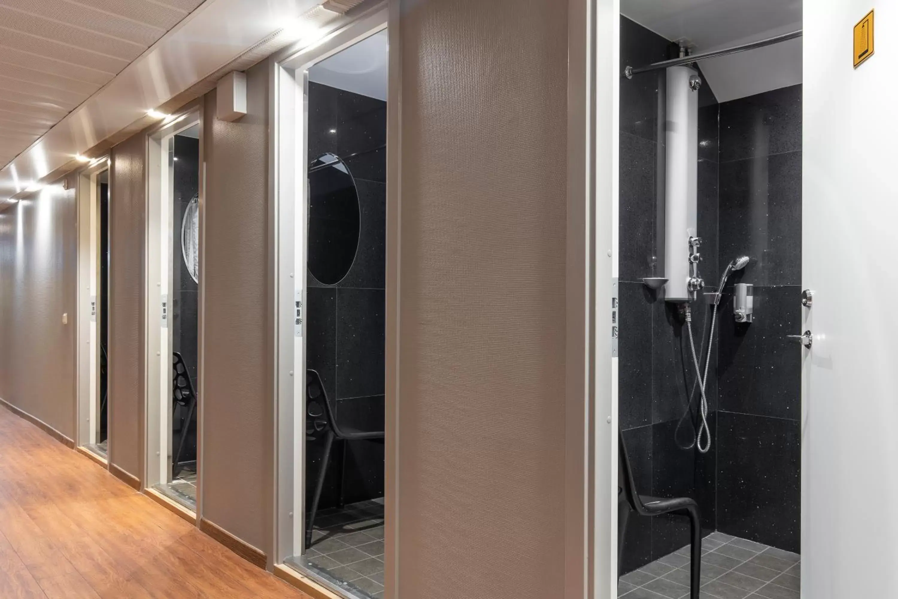 Shower in Göteborgs Mini-Hotel