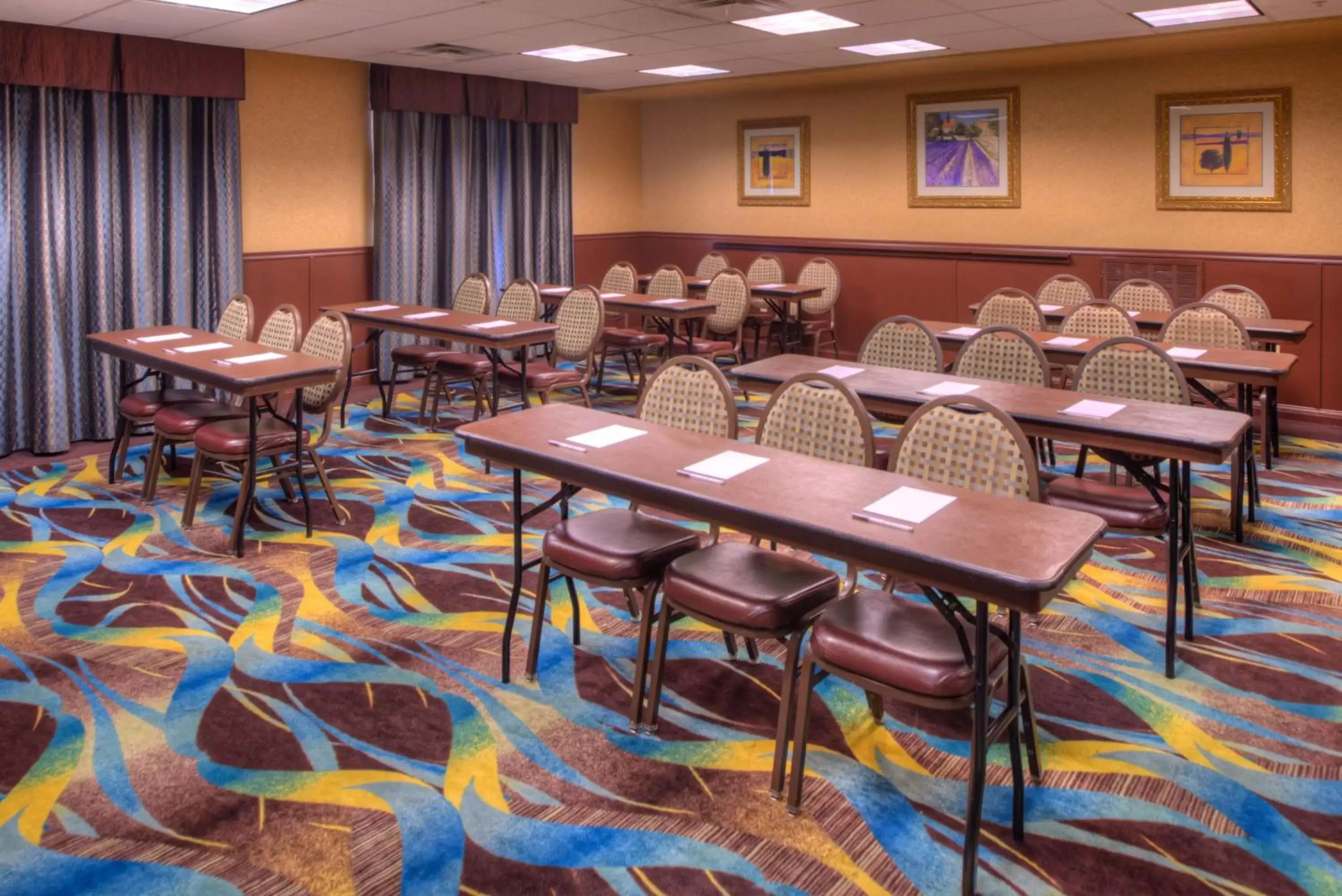 Meeting/conference room, Restaurant/Places to Eat in Hampton Inn & Suites Ontario