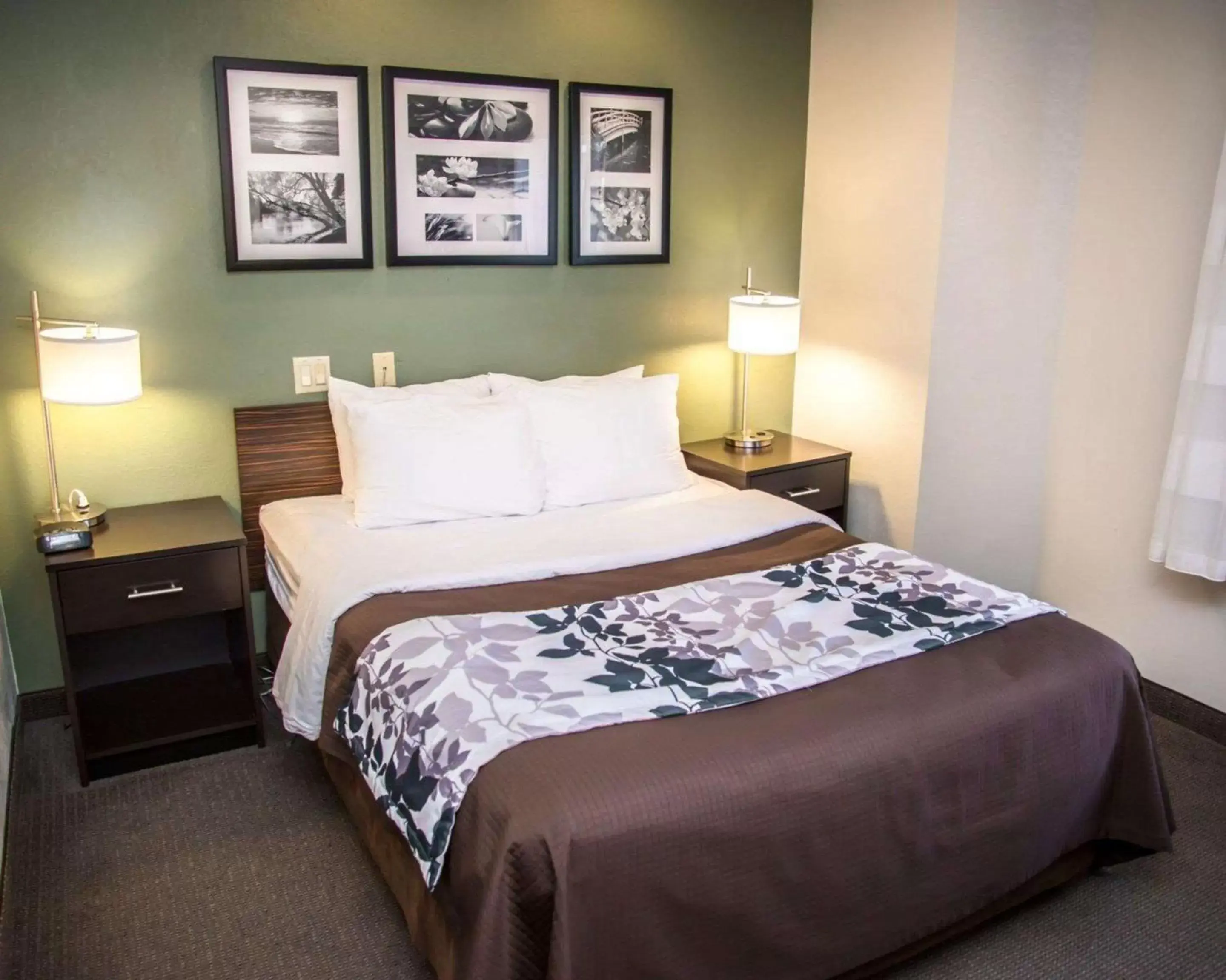 Photo of the whole room, Bed in Sleep Inn University Place Photo of the whole room, Bed in Sleep Inn University Place