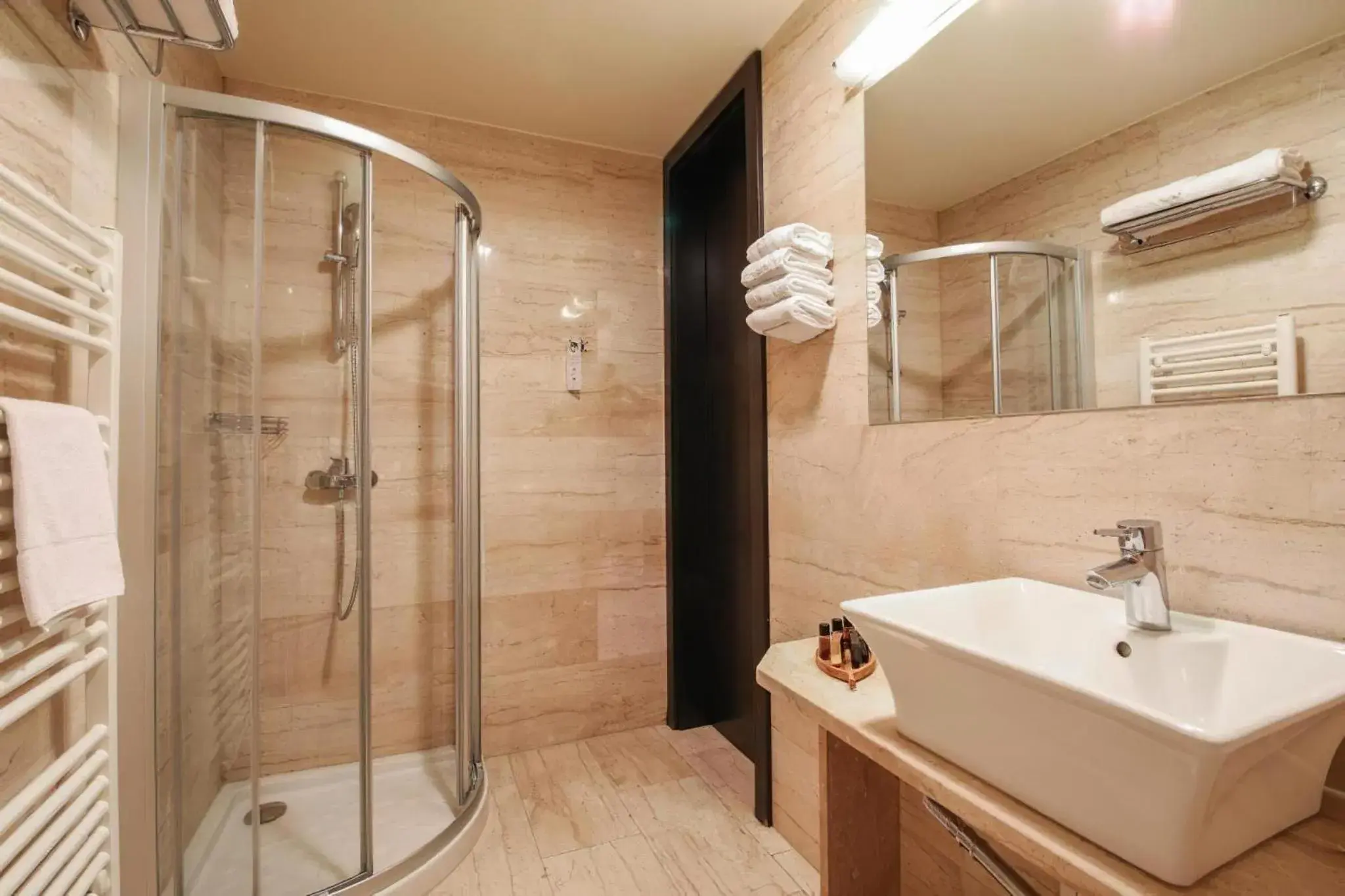 Shower, Bathroom in Hotel Evropa