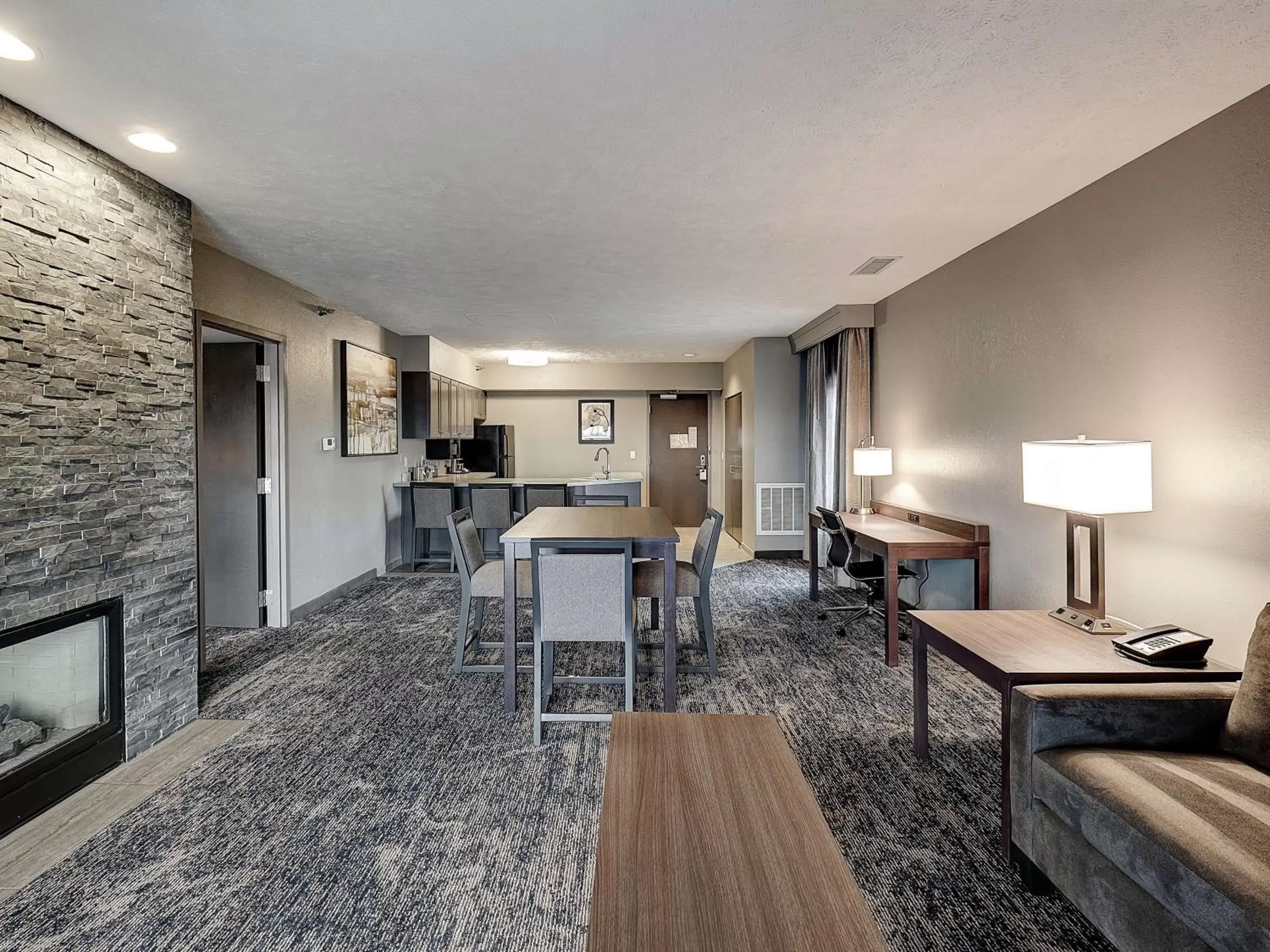 Bedroom, Seating Area in DoubleTree by Hilton Bloomington