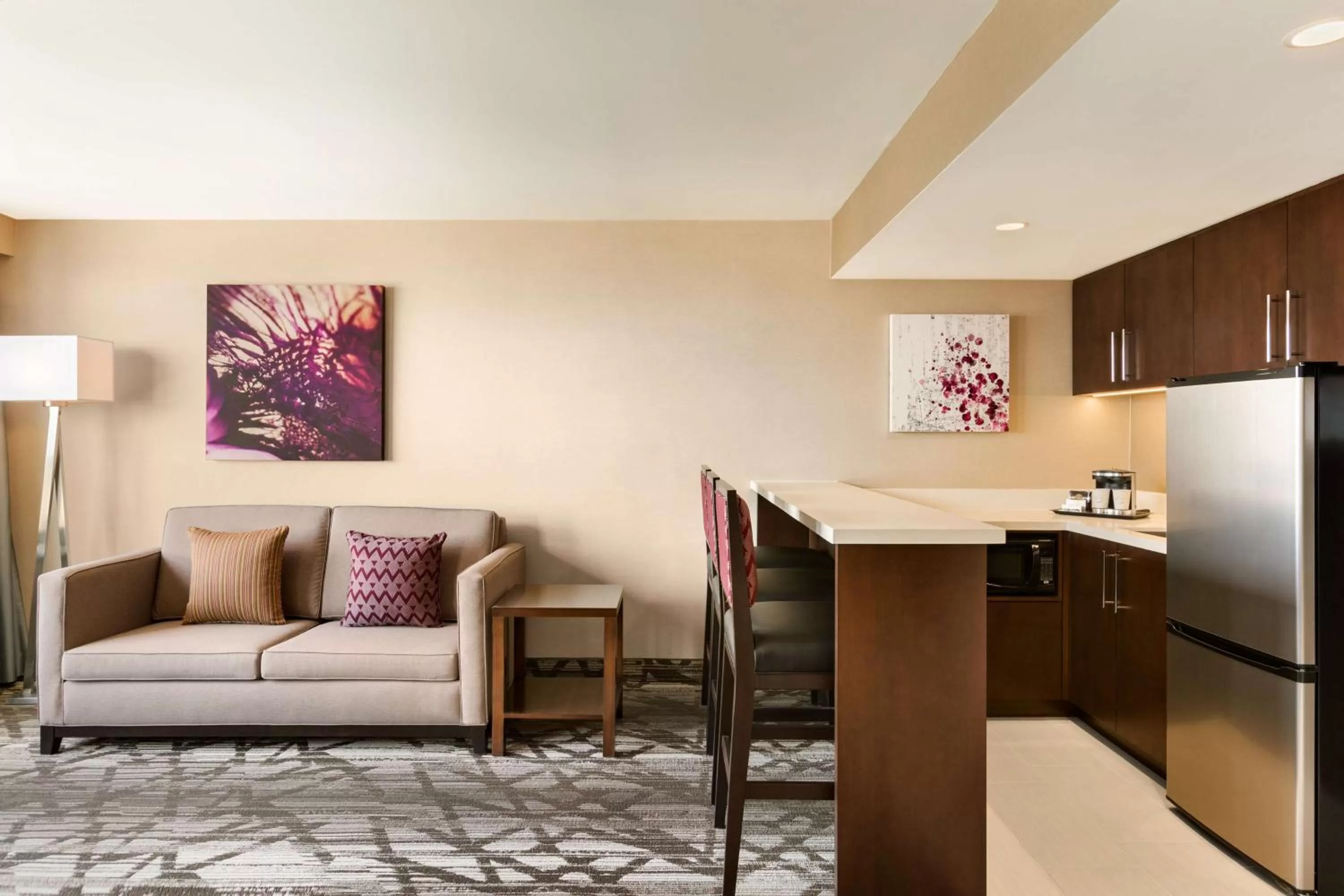 Living room in DoubleTree by Hilton Hotel Toronto Airport West