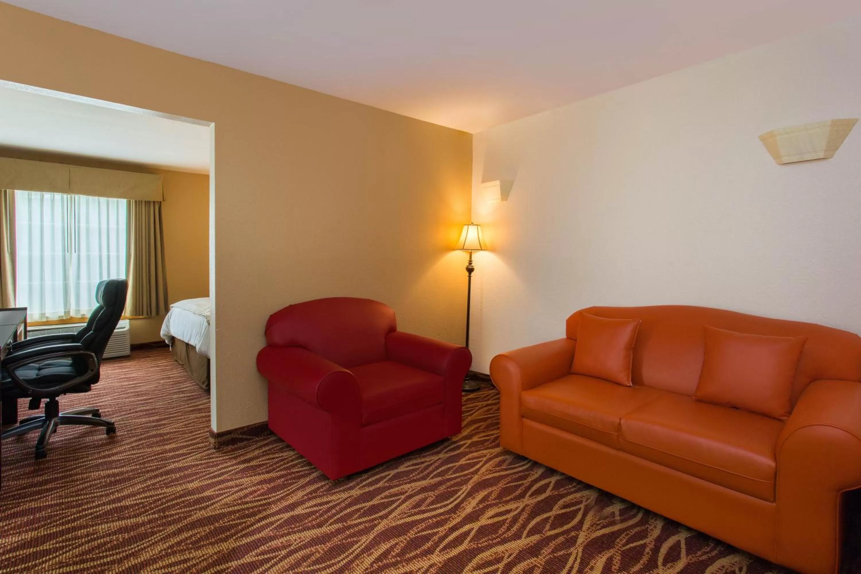 Seating area in Hawthorn Suites by Wyndham Allentown-Fogelsville