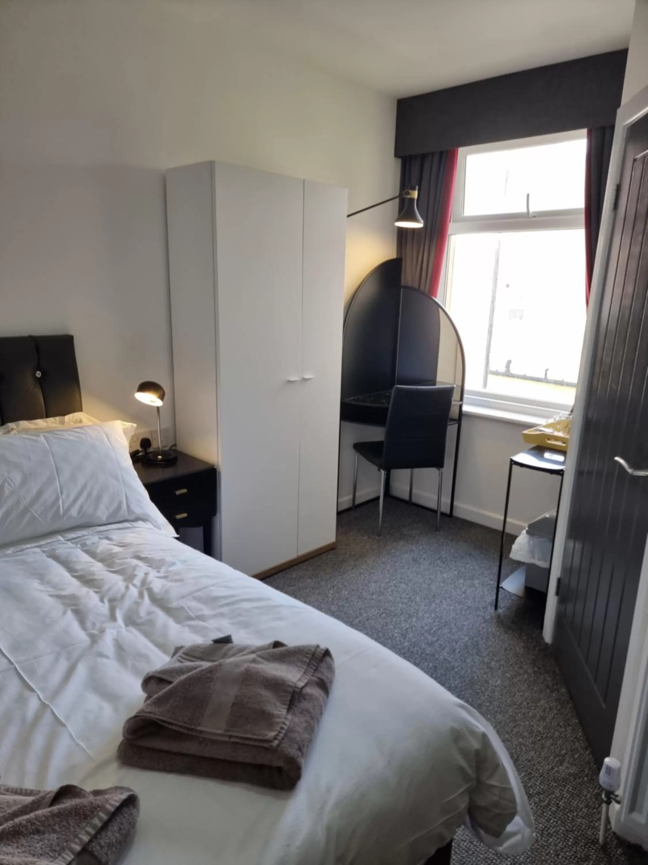 Bedroom, Bed in Langley House Hotel