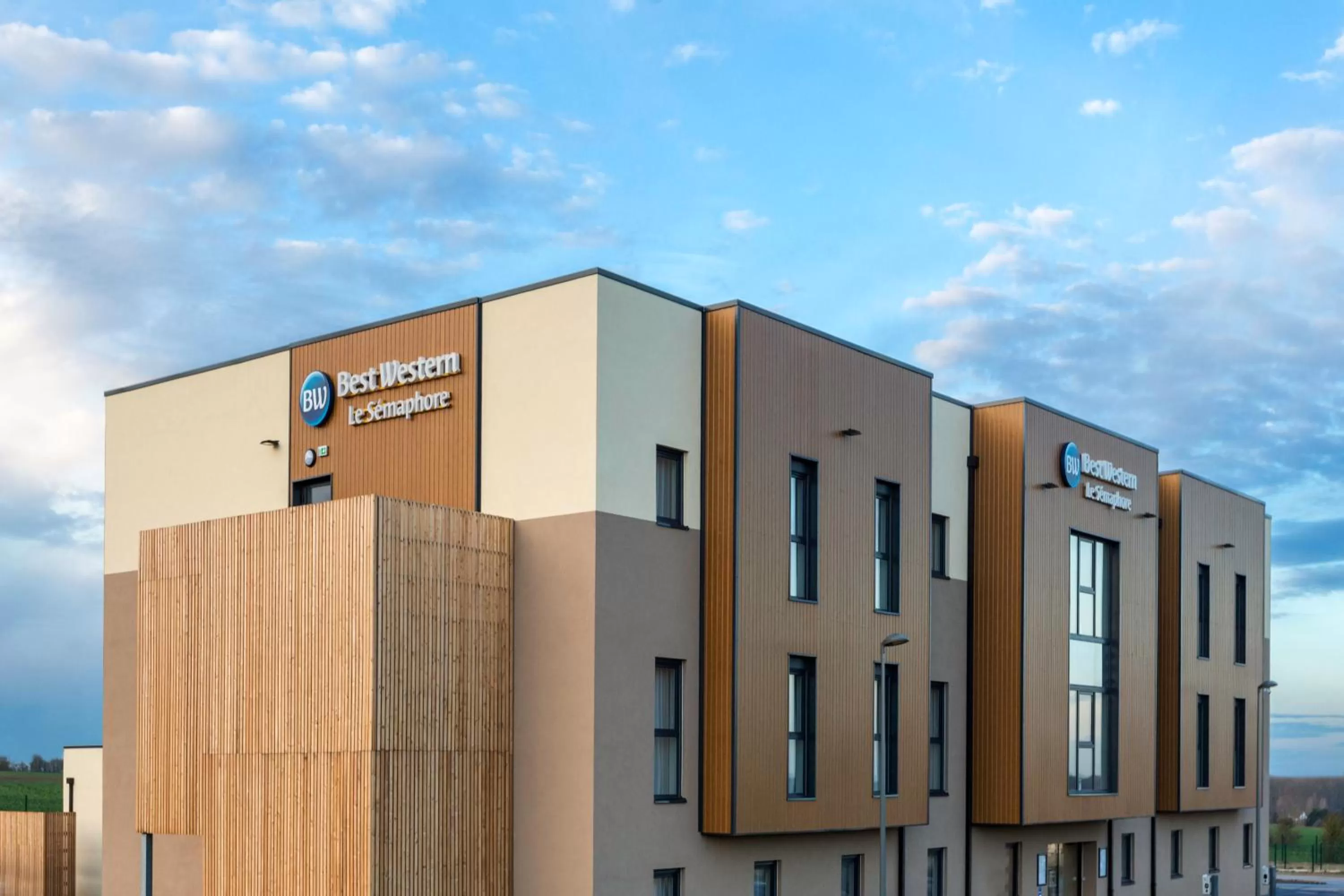 Property building in Best Western le Sémaphore
