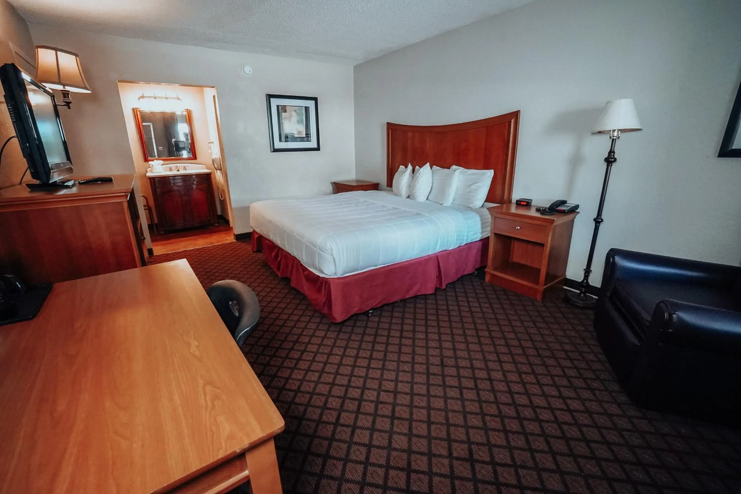 Lamplighter Inn and Suites - North