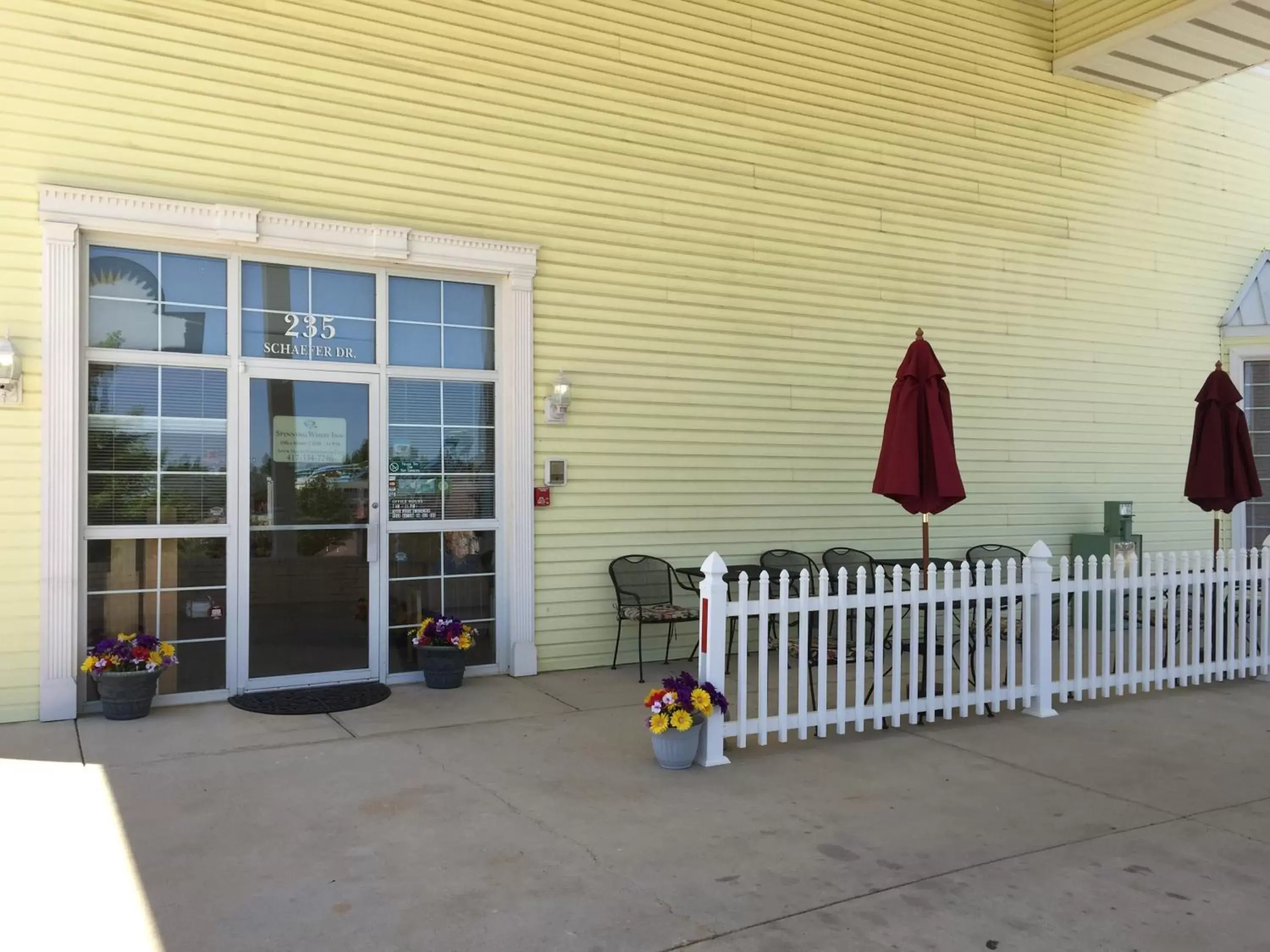 Facade/entrance in Spinning Wheel Inn