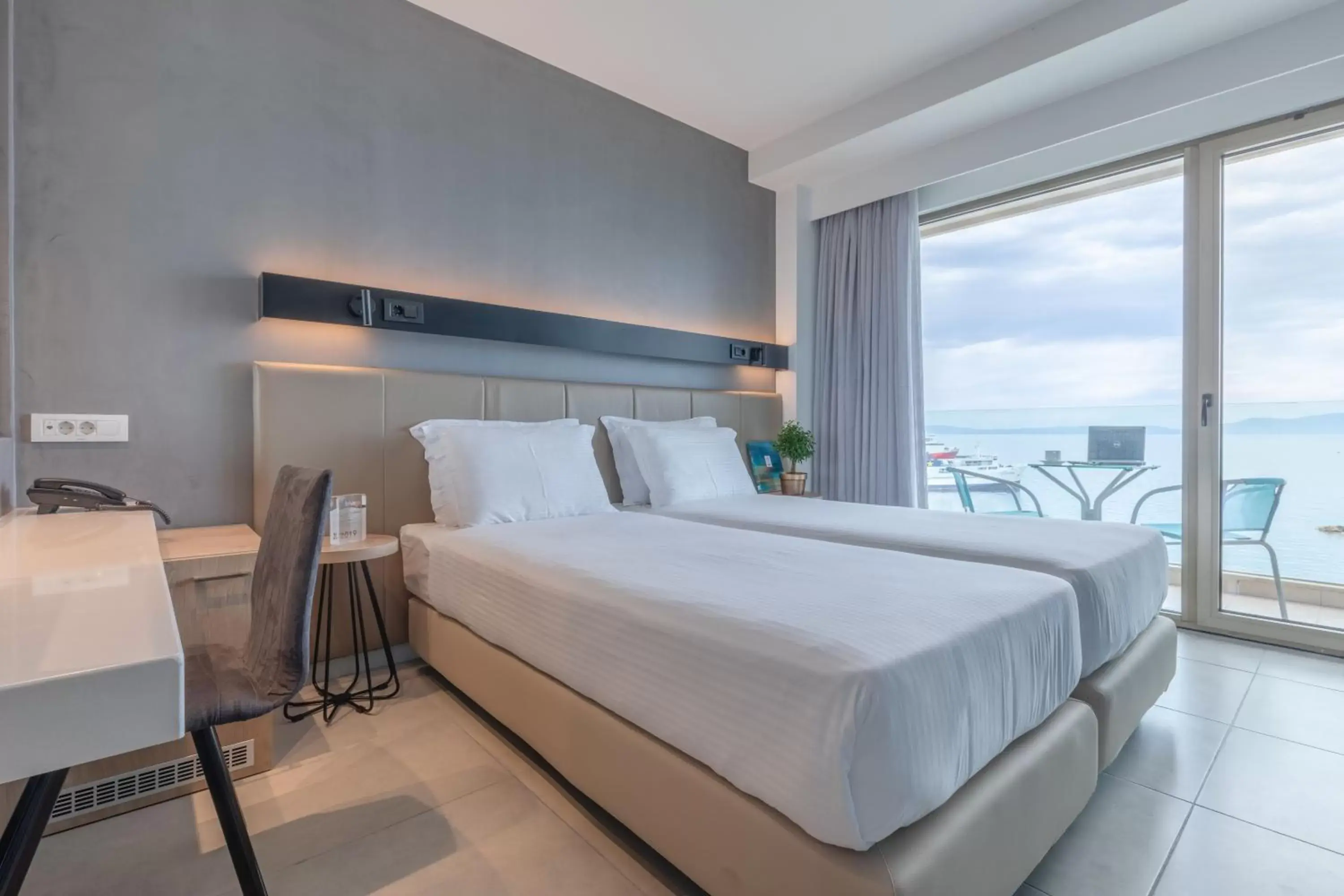 Sea view, Bed in Avra Hotel