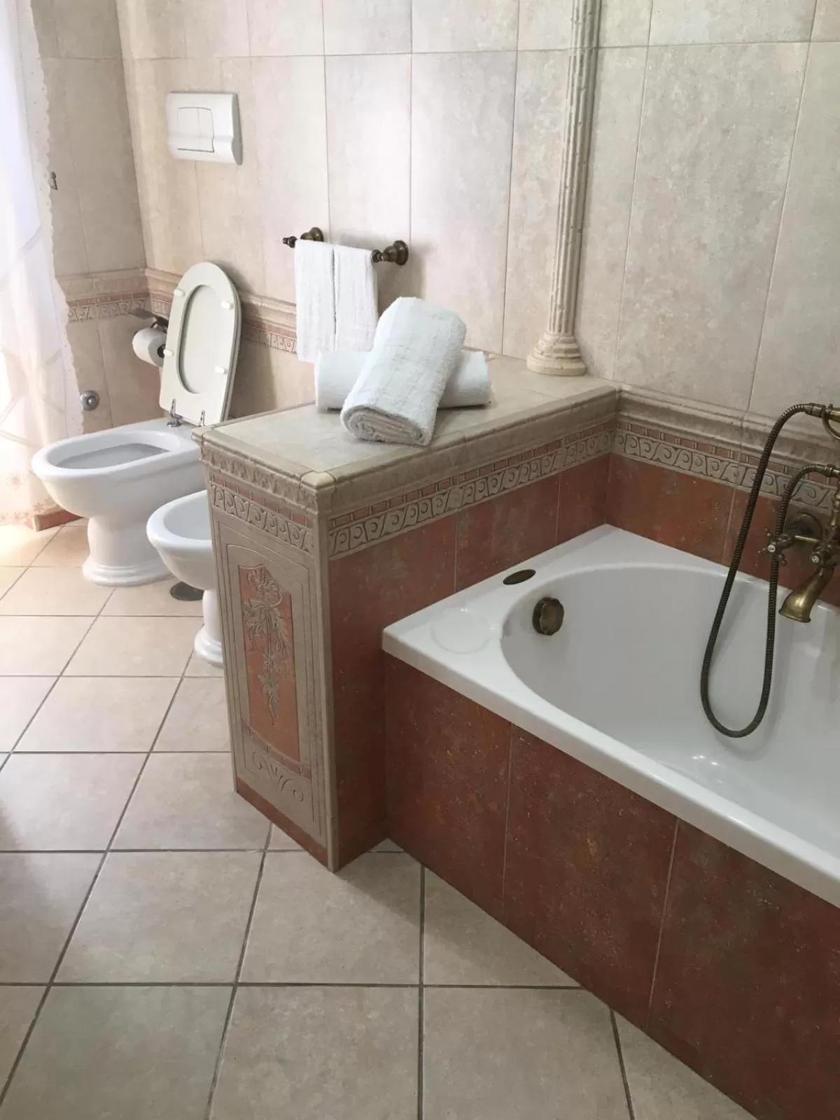 Toilet in B&B LA PIETRA