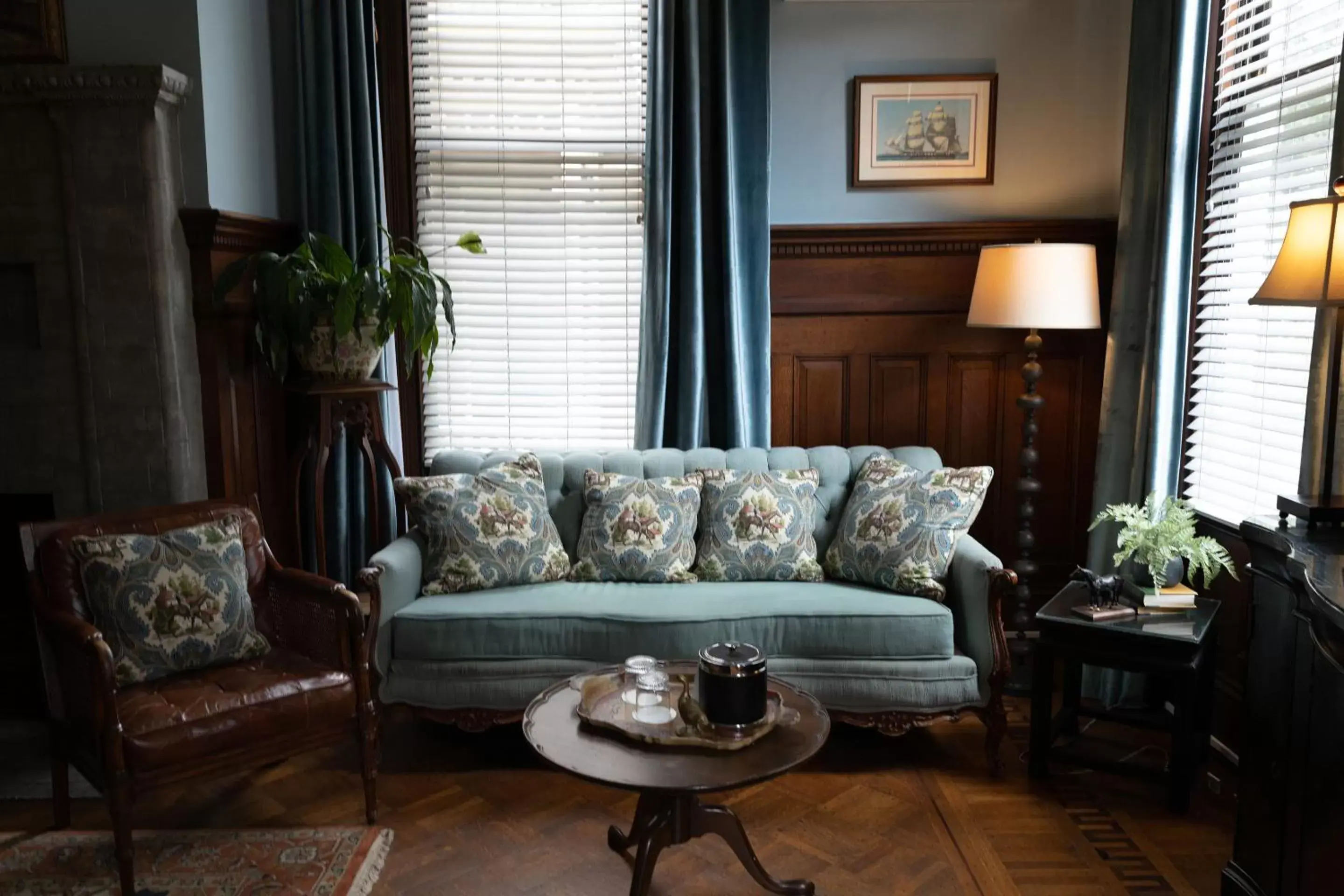 Seating Area in Forsyth Park Inn