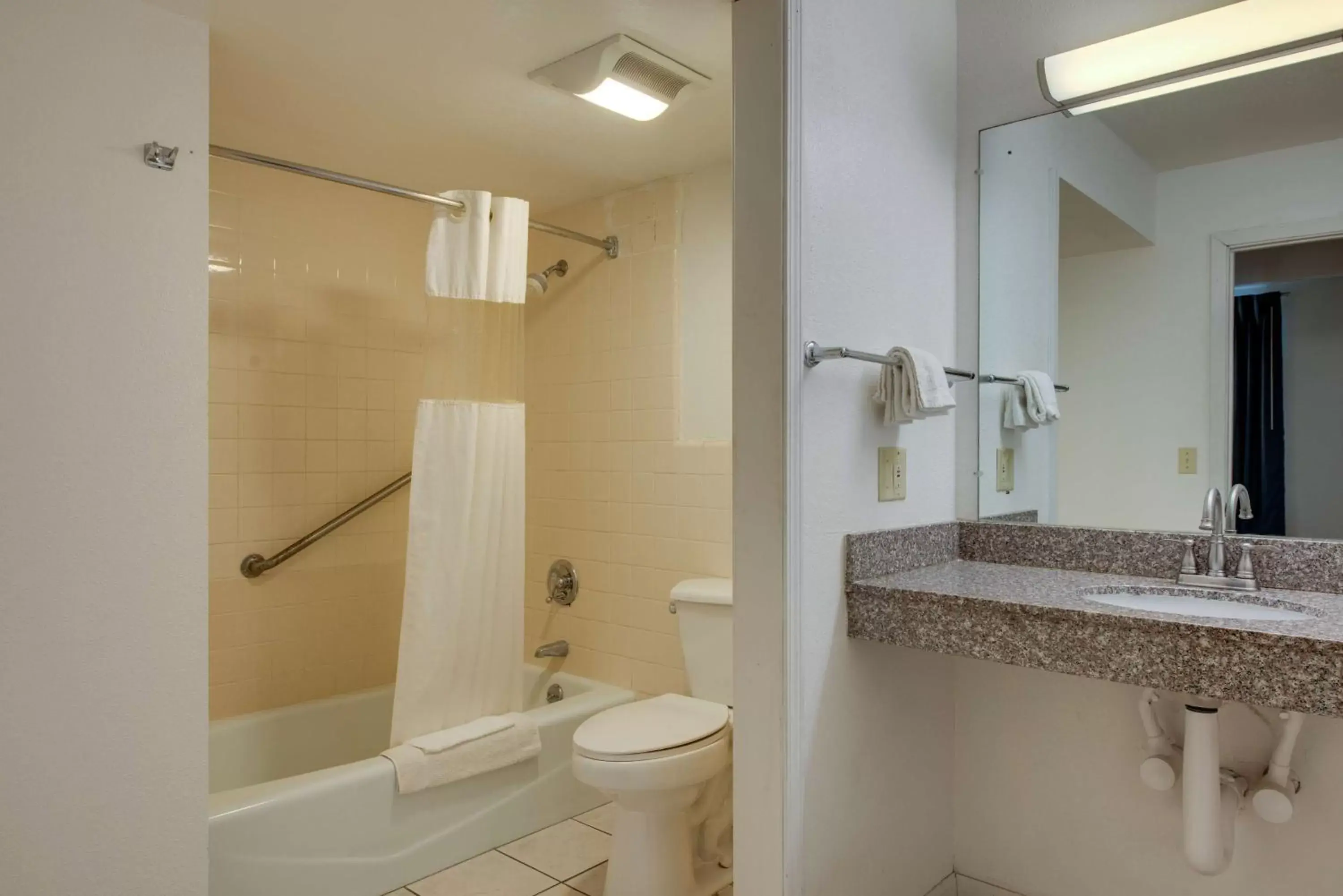 Shower, Bathroom in Motel 6-Kingston, TN