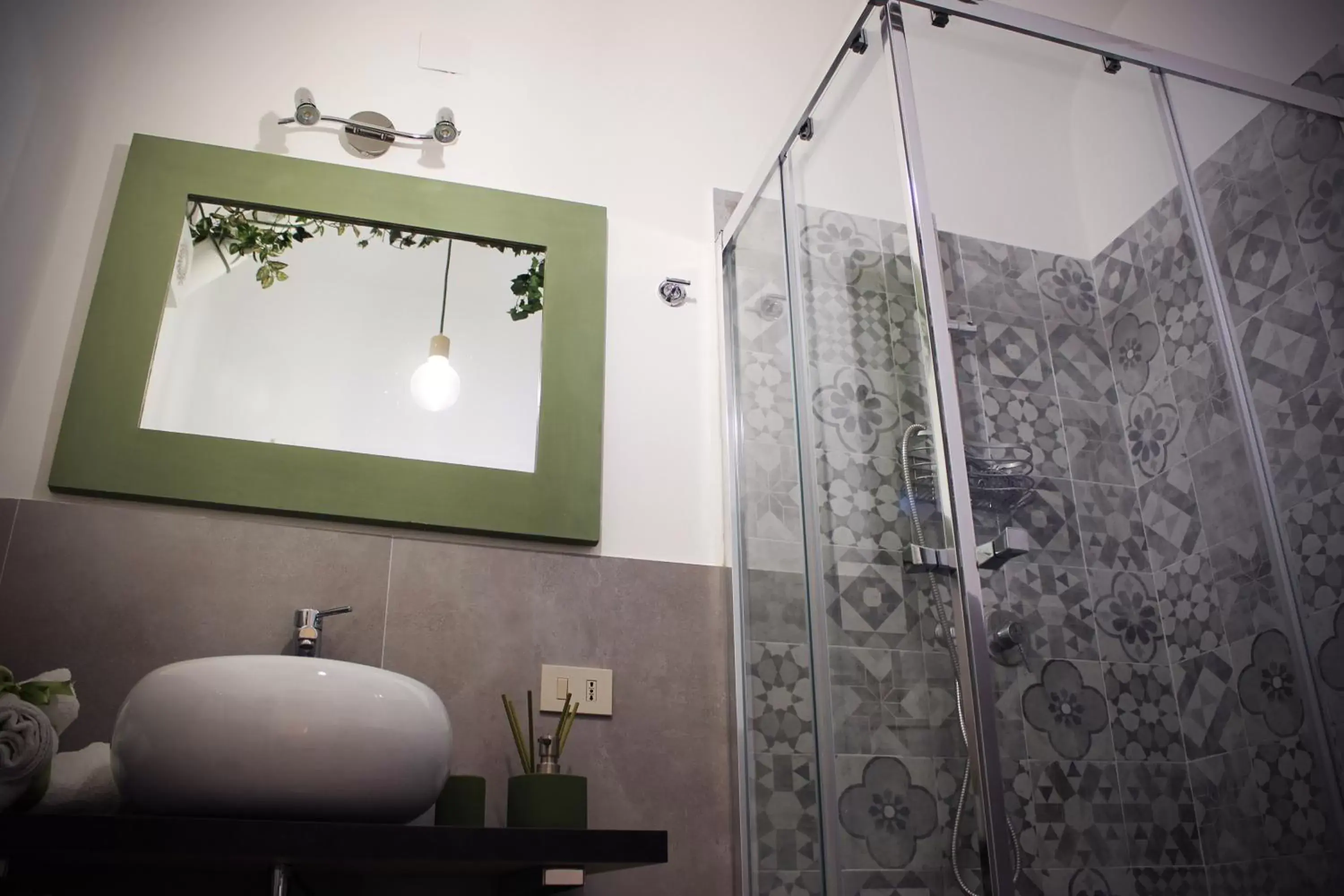 Shower, Bathroom in Palazzo delle Logge