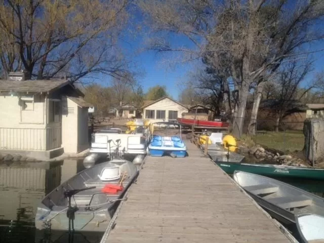 Area and facilities in Rainbows End Fishing Resort