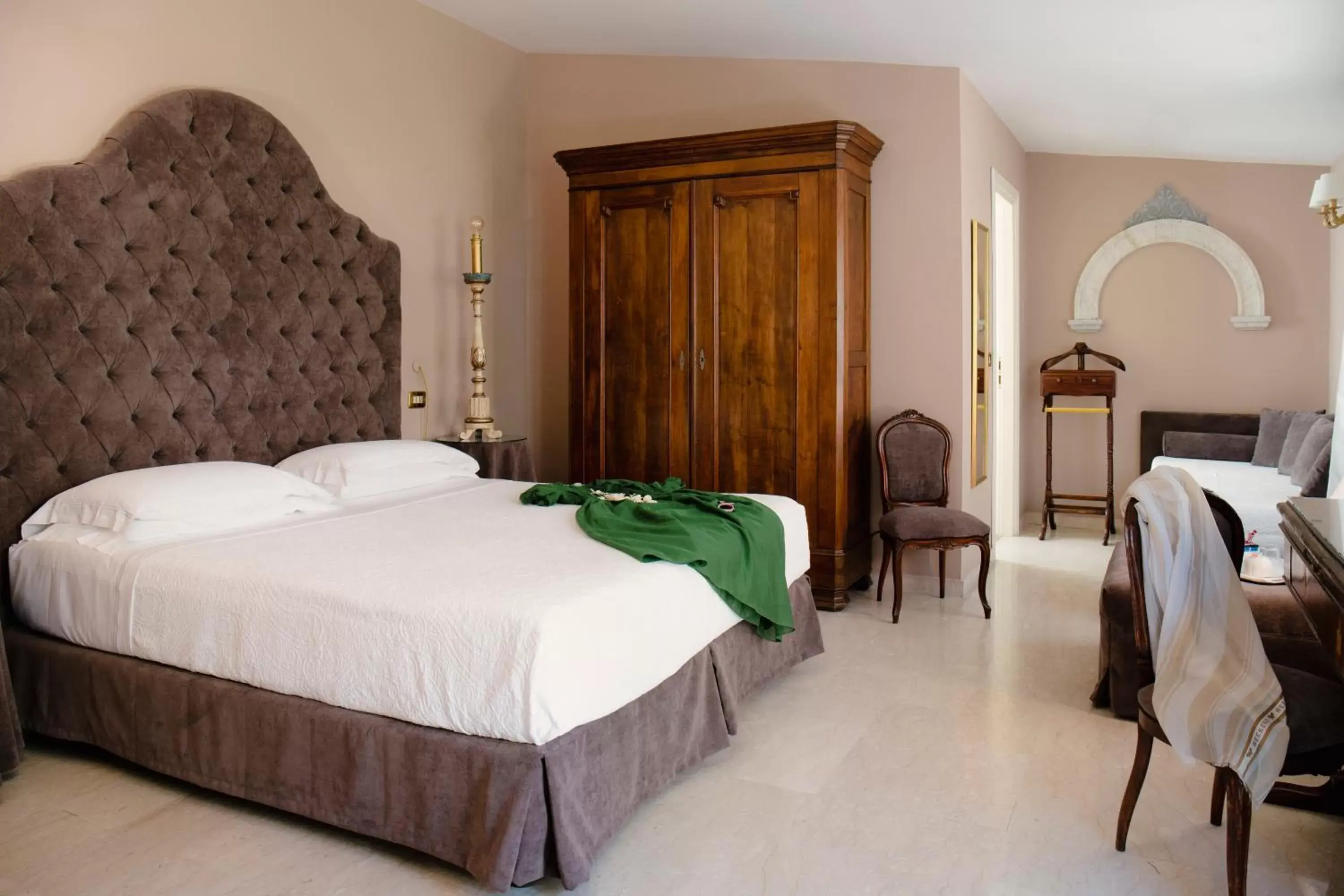 Bed in Hotel Villa Taormina