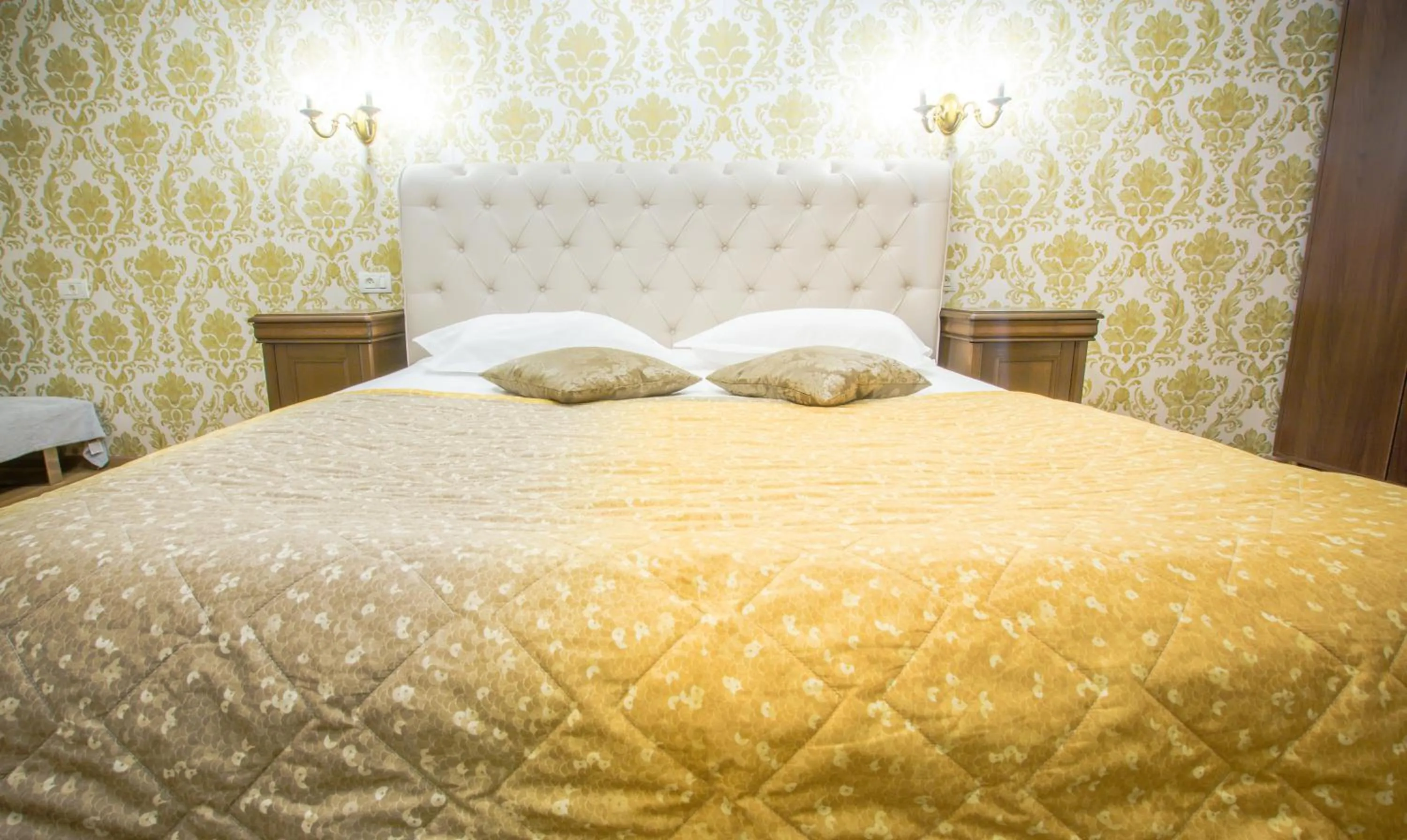 Bedroom, Bed in Safrano Palace