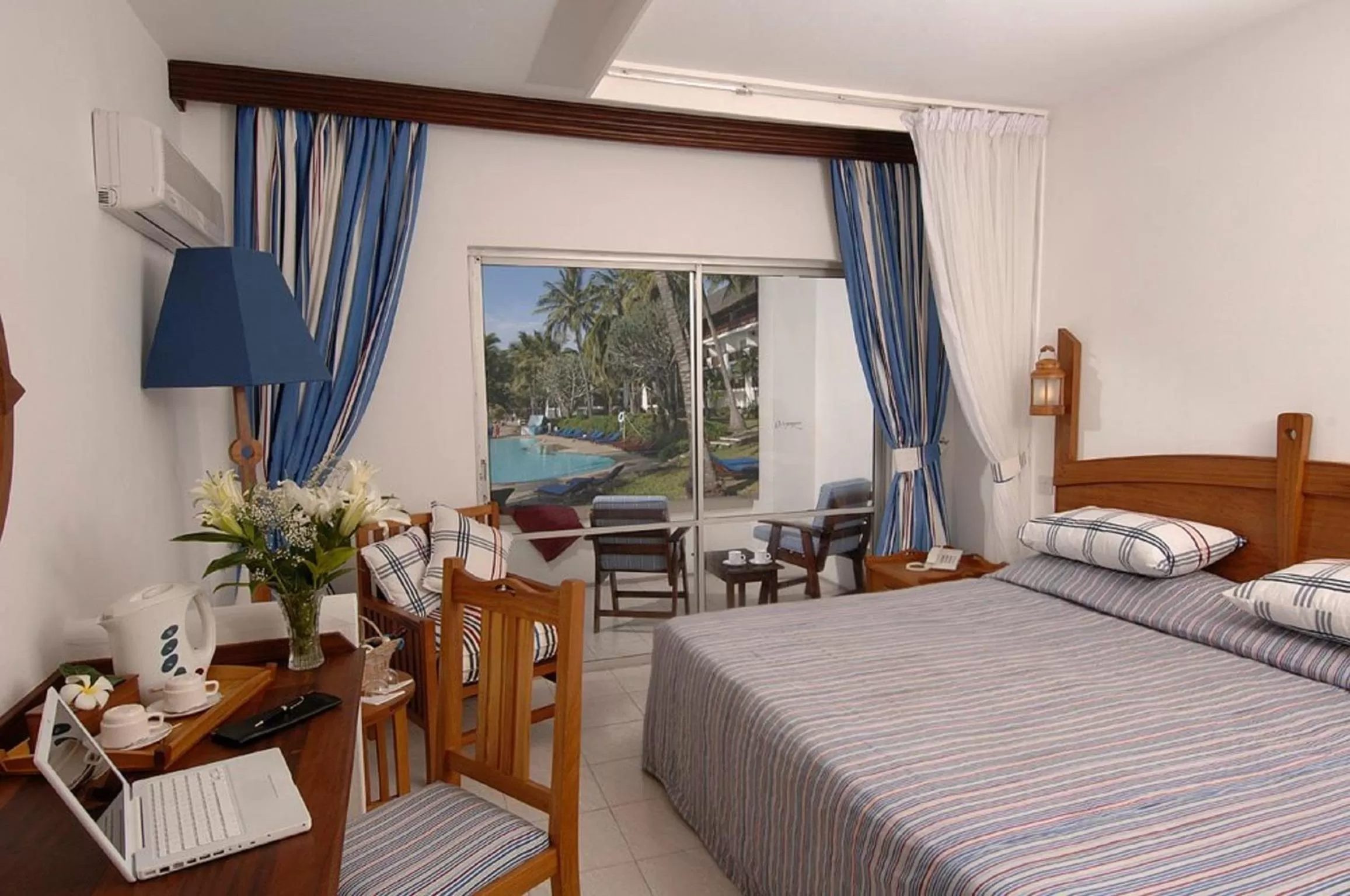 Bed in Voyager Beach Resort