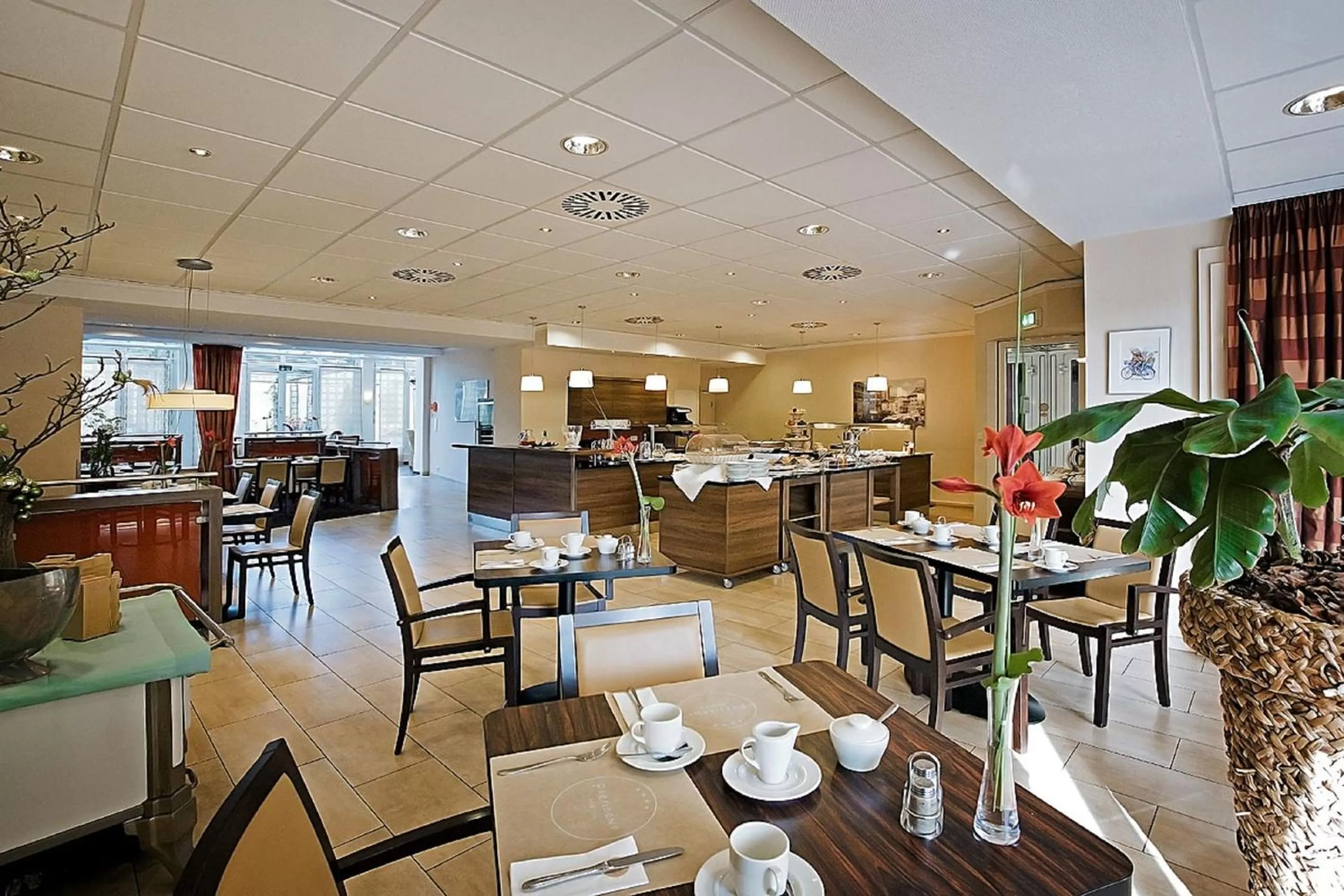 Restaurant/places to eat in Best Western Hotel President