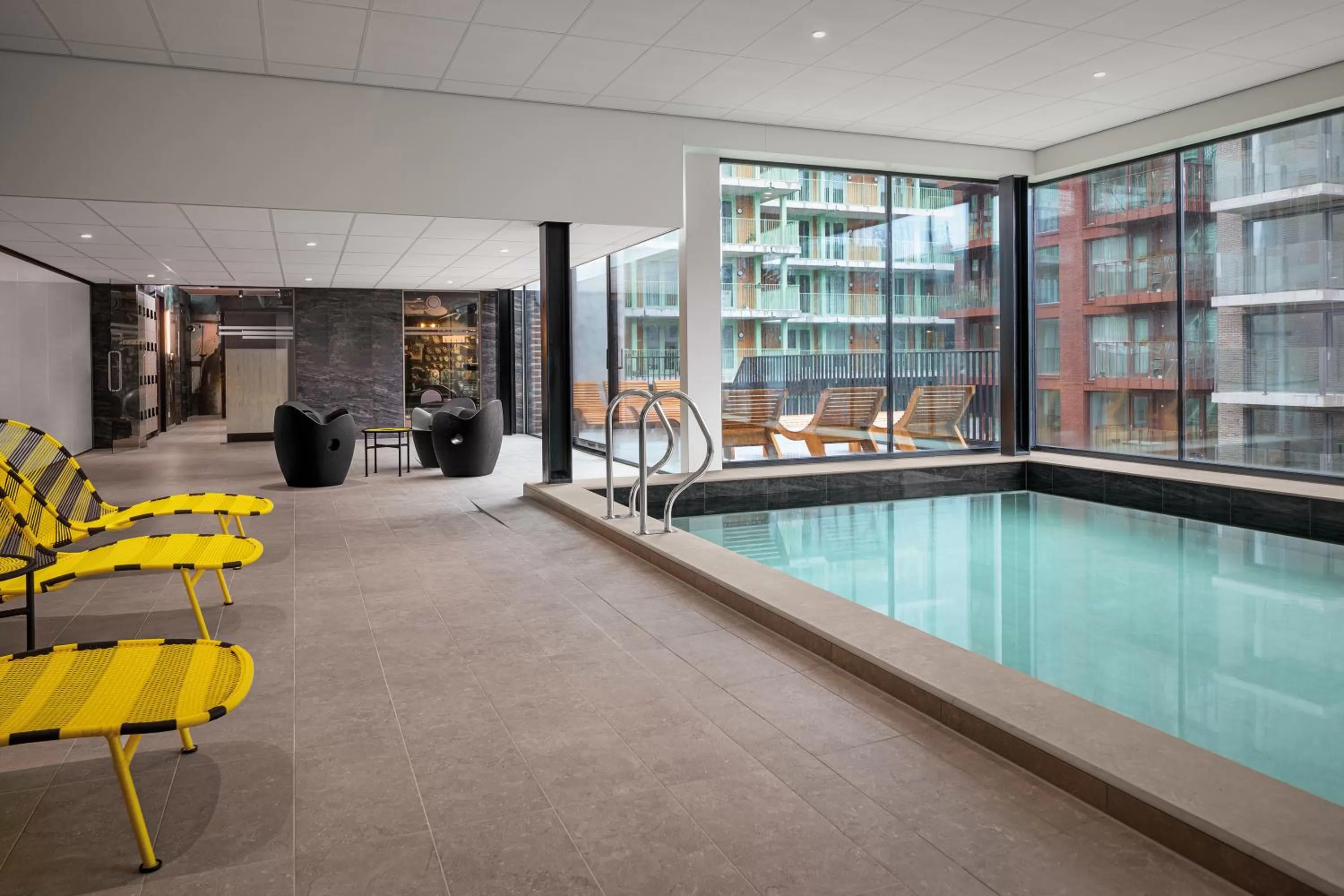 Swimming pool in Inntel Hotels Amsterdam Landmark
