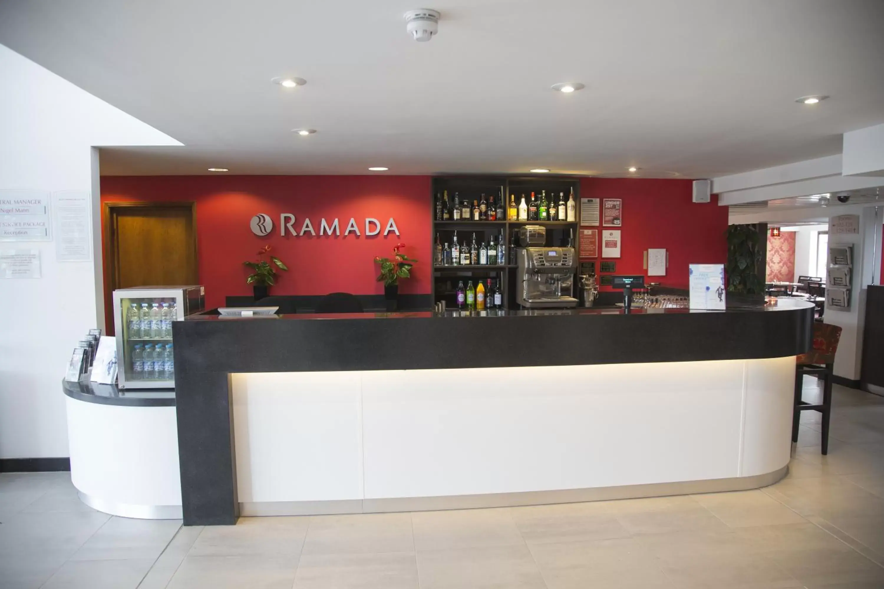 Lobby or reception in Ramada Cambridge