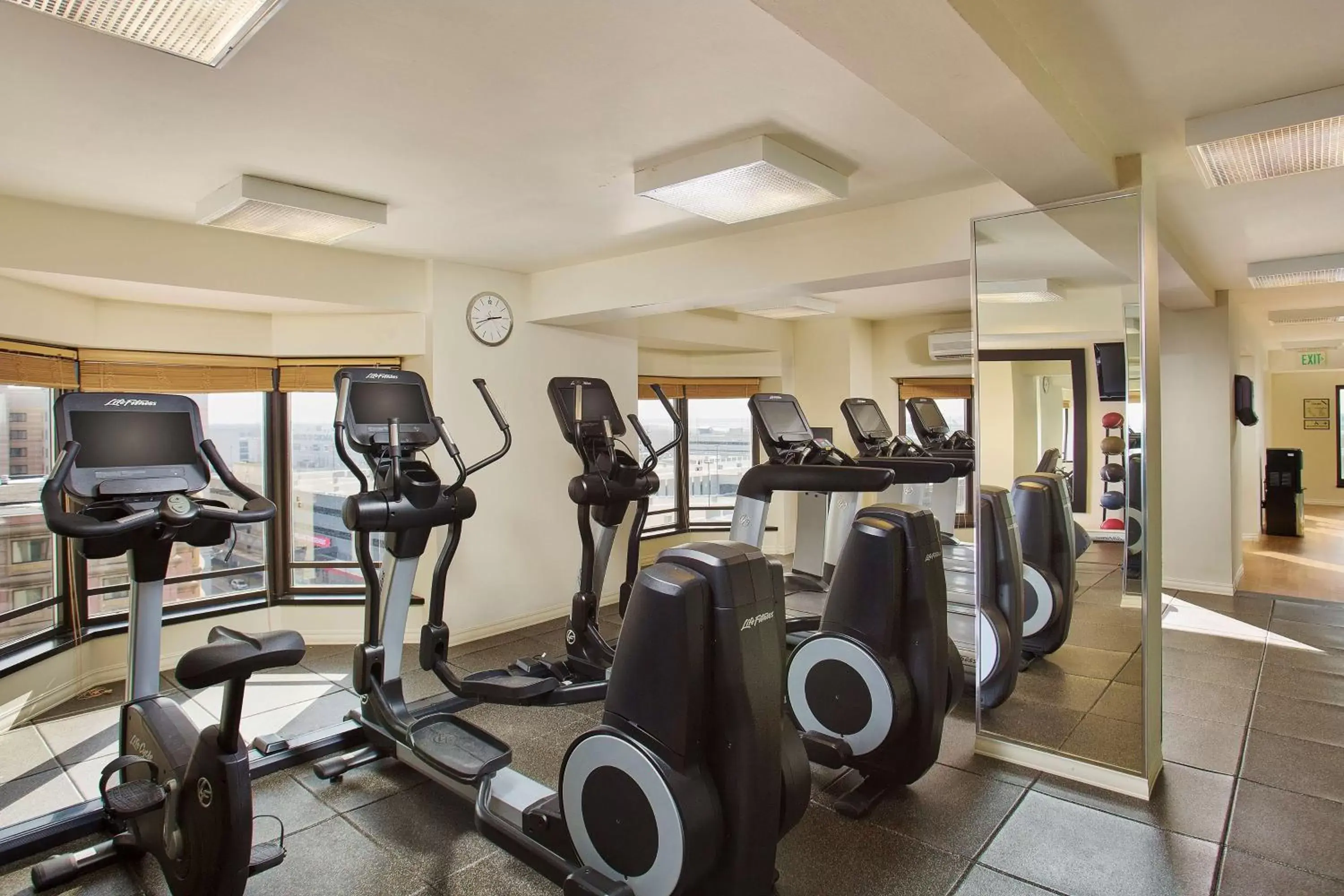 Fitness centre/facilities, Fitness Center/Facilities in Hilton Rosemont Chicago O'Hare