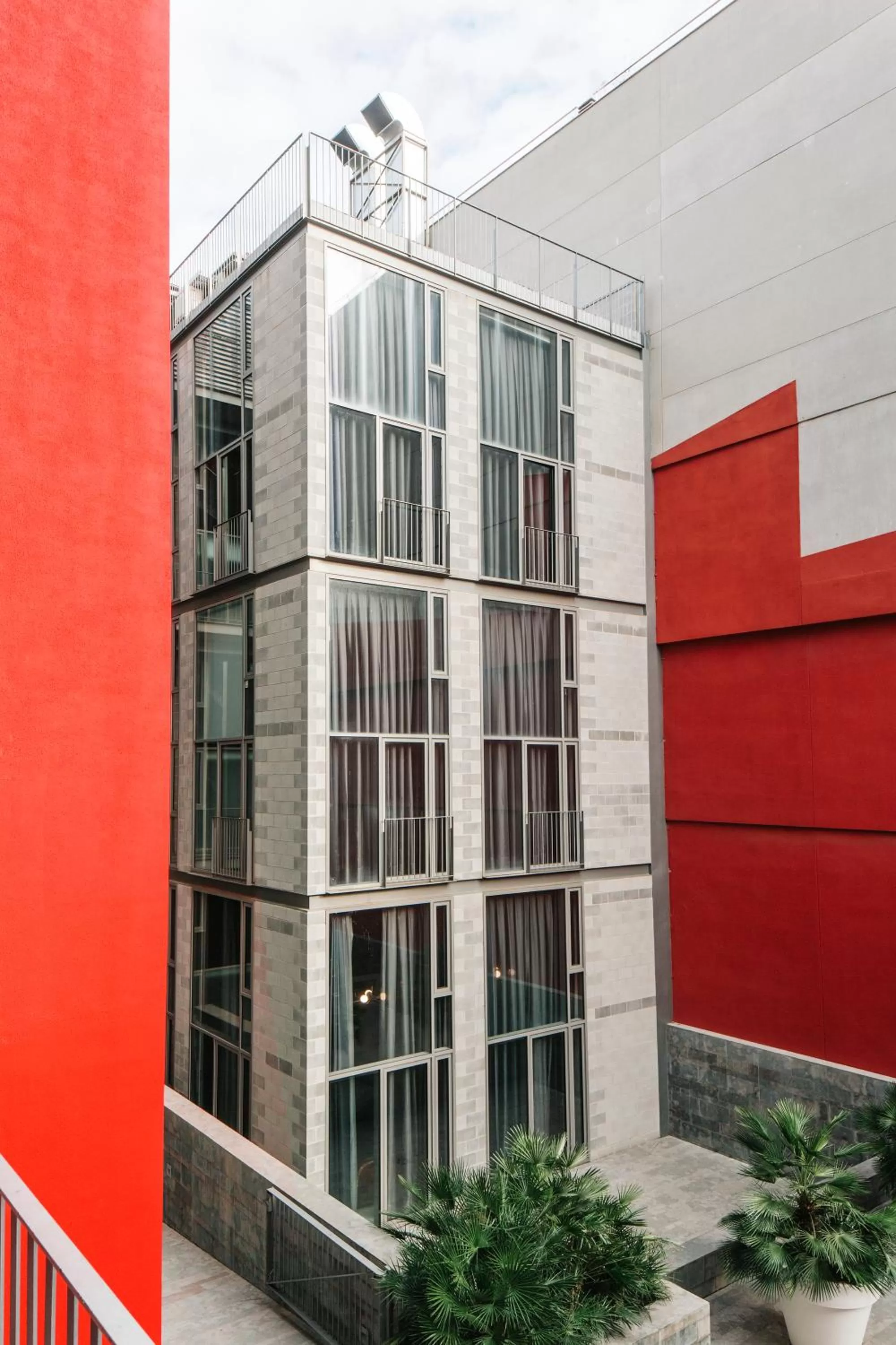 Property building in Barcelona Apartment Republica