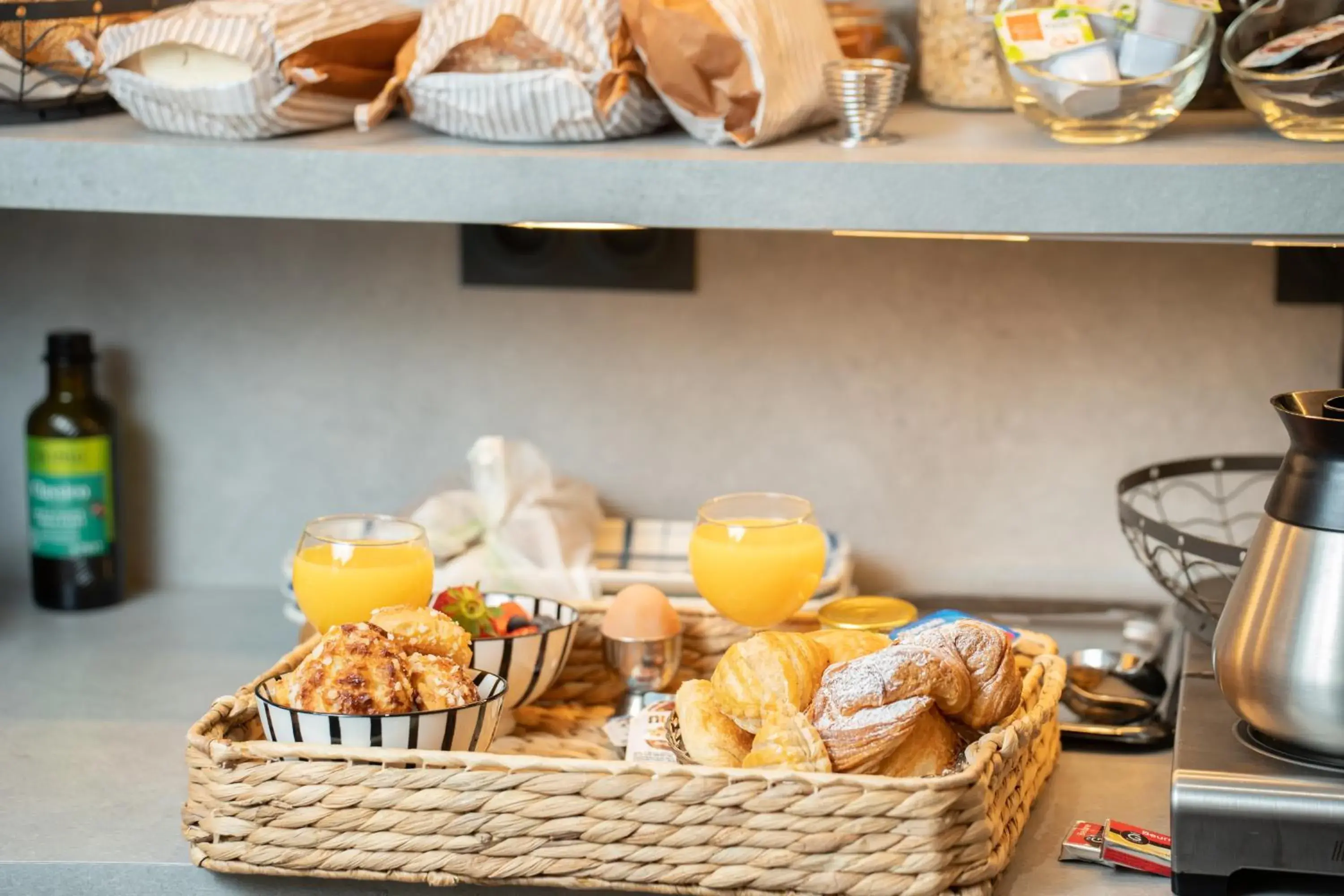 Coffee/tea facilities, Breakfast in Hotel Du Mont Dore Batignolles
