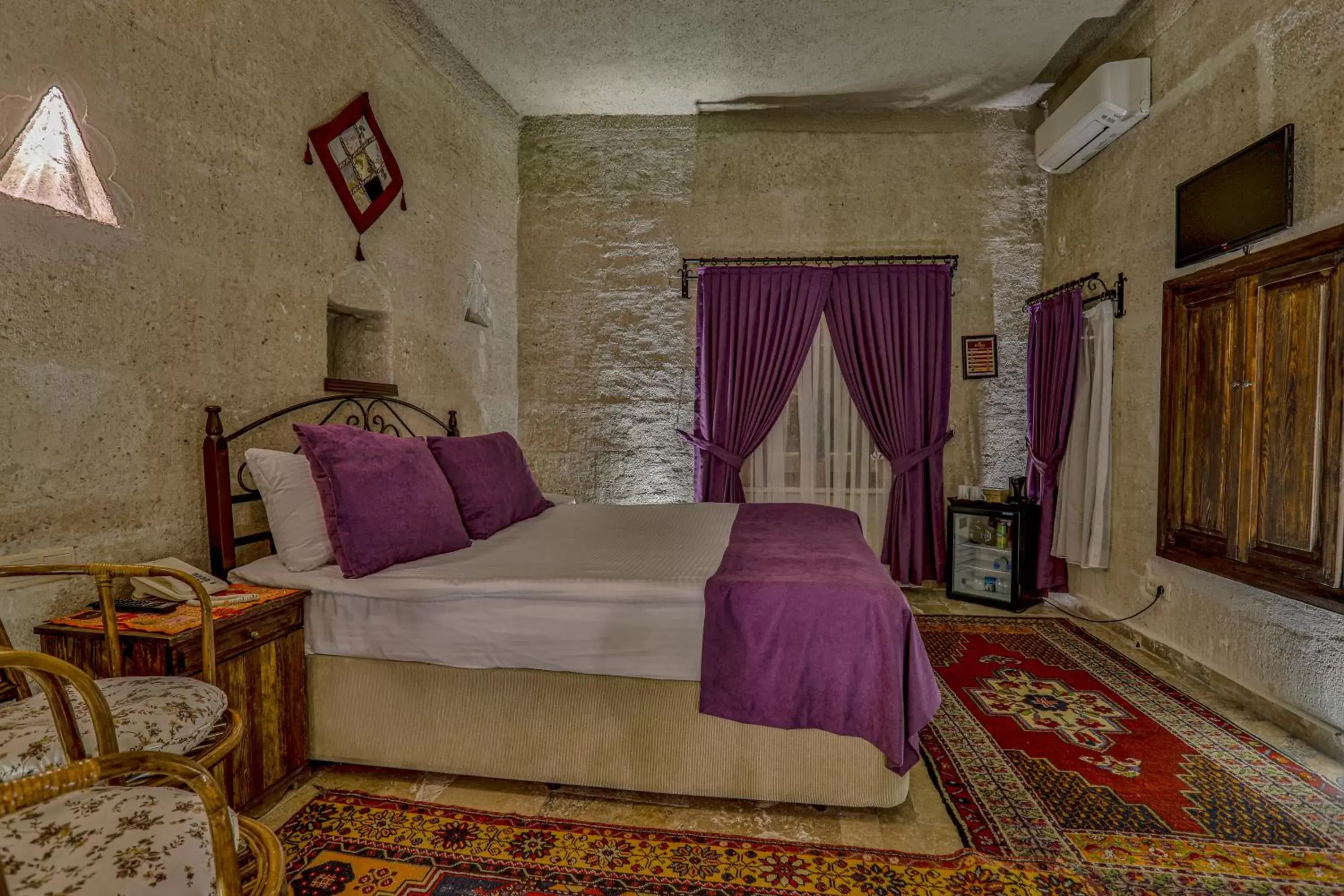 Bed in Hidden Cave Hotel Bed in Hidden Cave Hotel