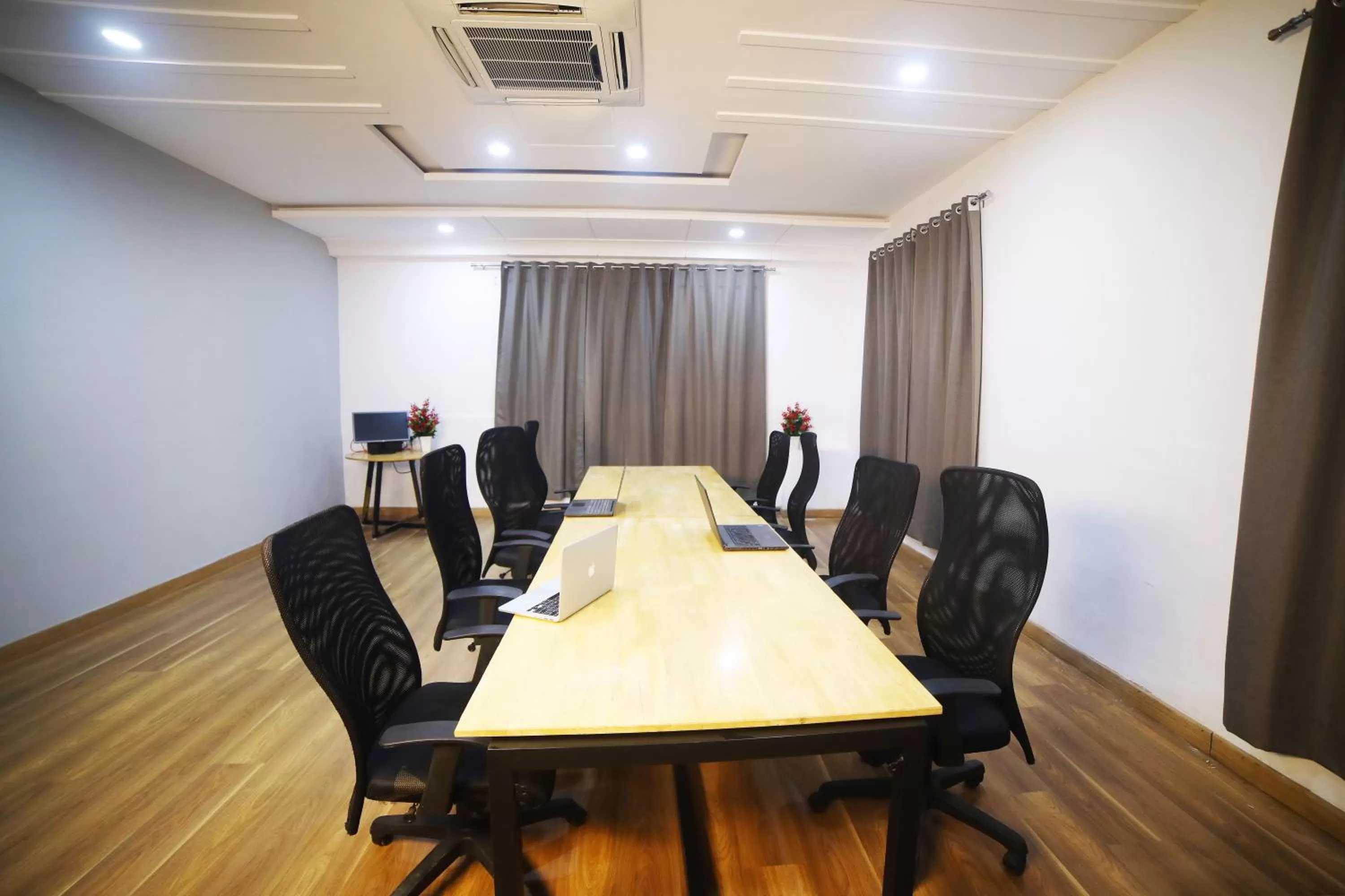 Meeting/conference room in The Urban Stays