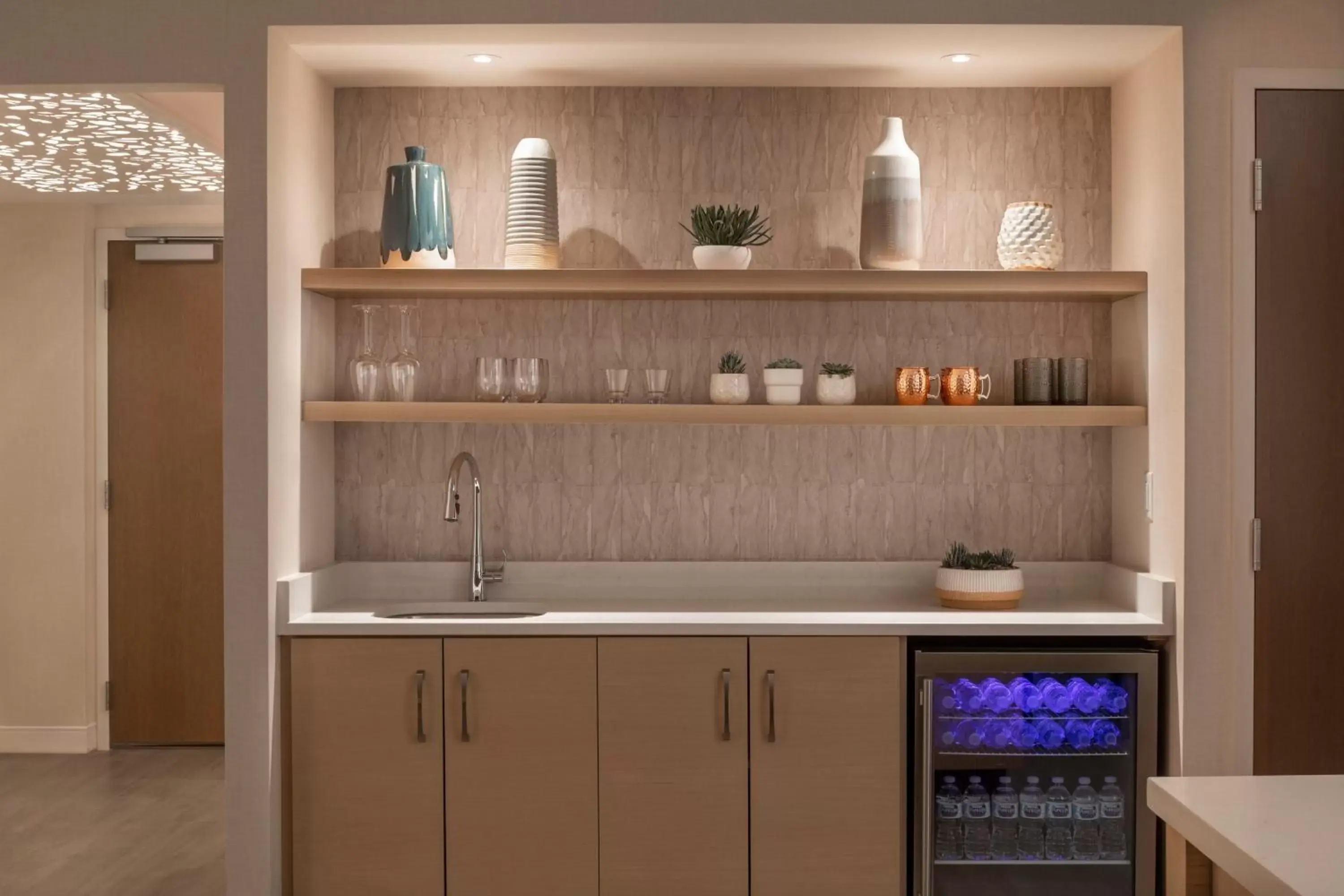 Photo of the whole room, Kitchen/Kitchenette in The Westin Tempe