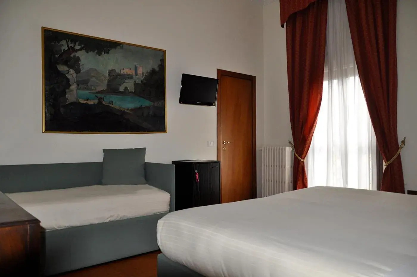 Bed in Hotel San Guido