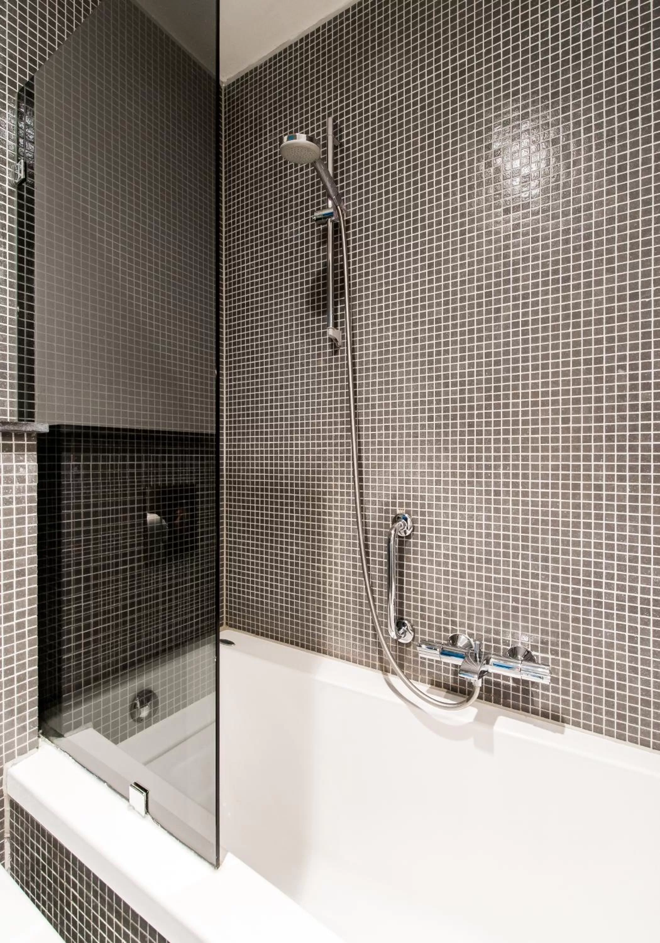 Bathroom in Acostar Hotel