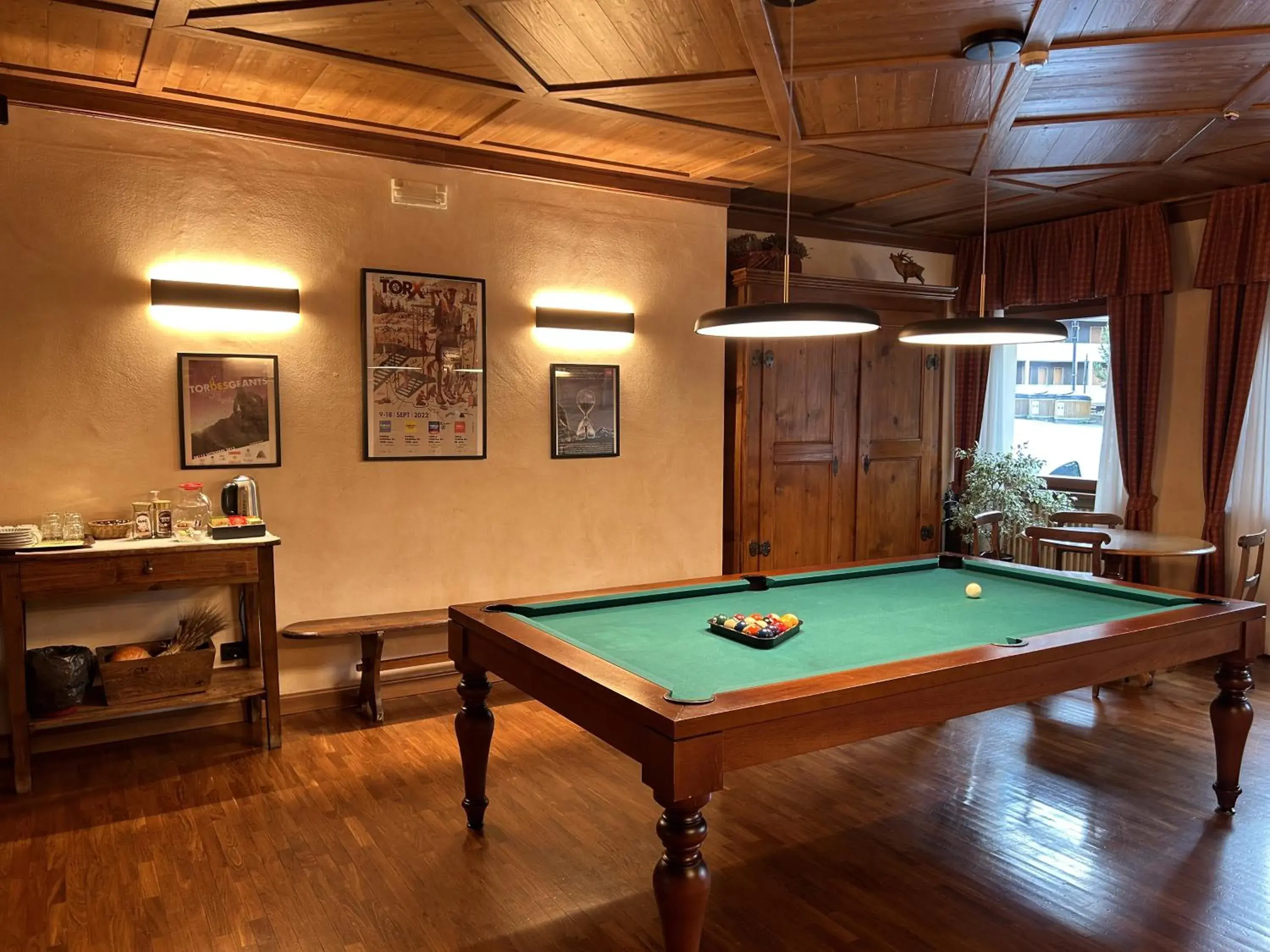 Communal lounge/ TV room, Billiards in Hotel Croux