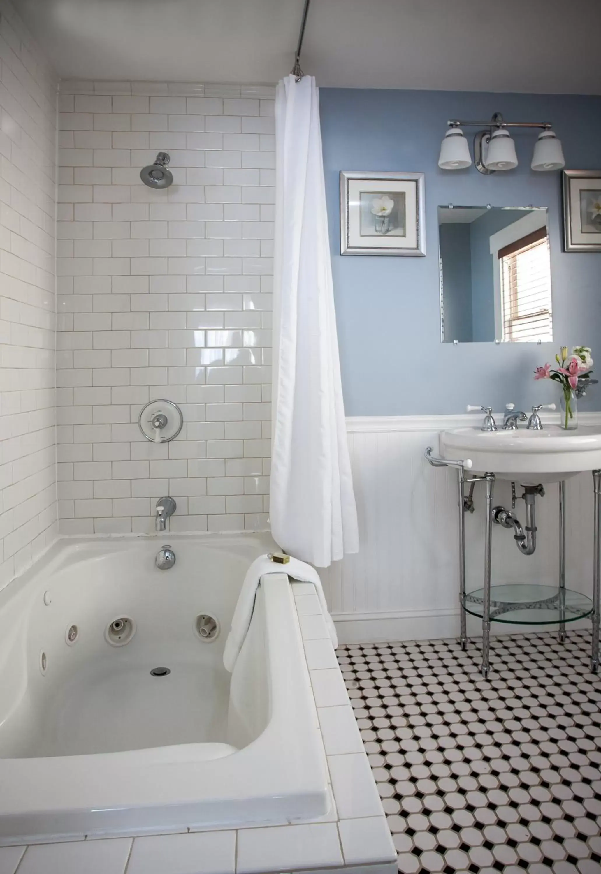 Bathroom in Craftsman Inn