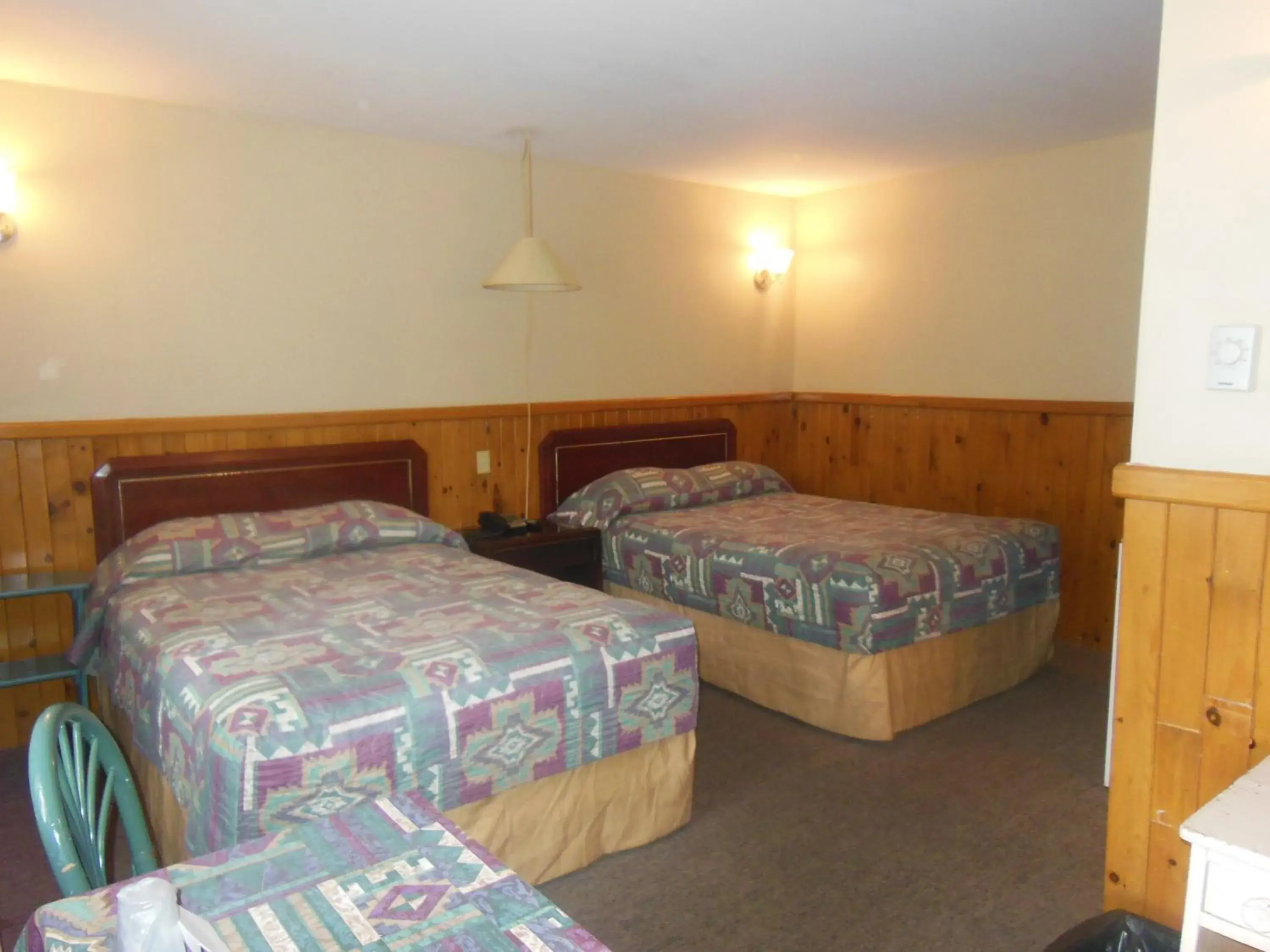 Photo of the whole room, Bed in Motel Le Paysan