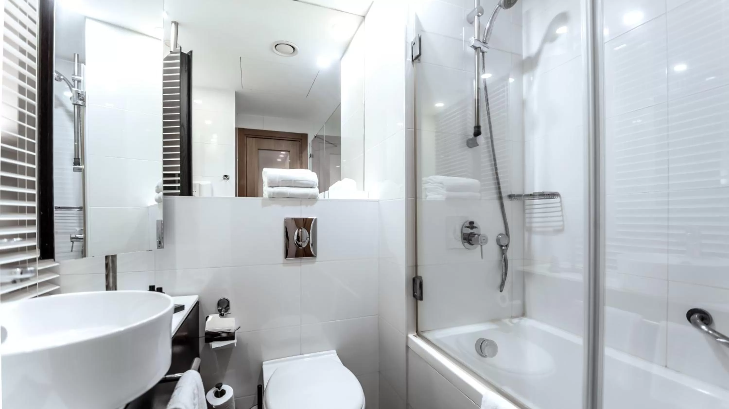 Bathroom in Benjamin Business Hotel