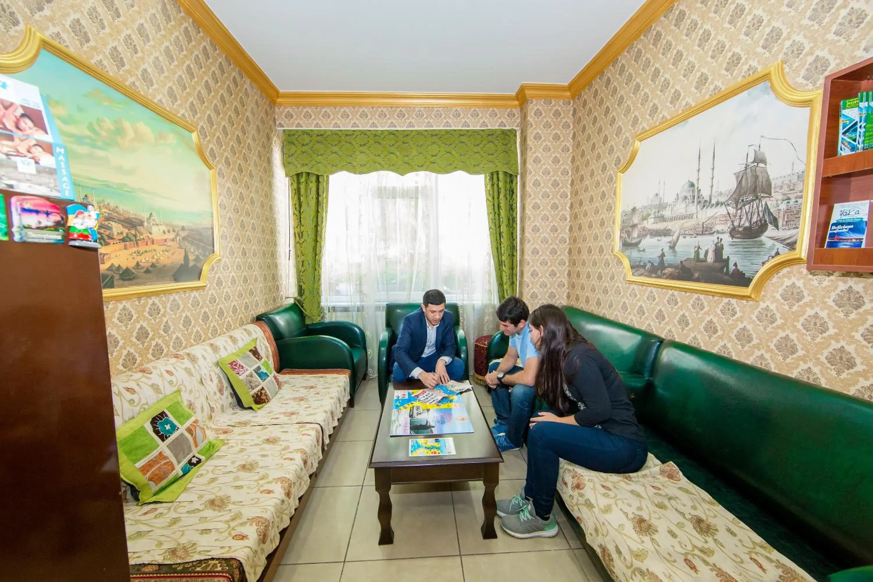 Communal lounge/ TV room in Meddusa Hotel Istanbul