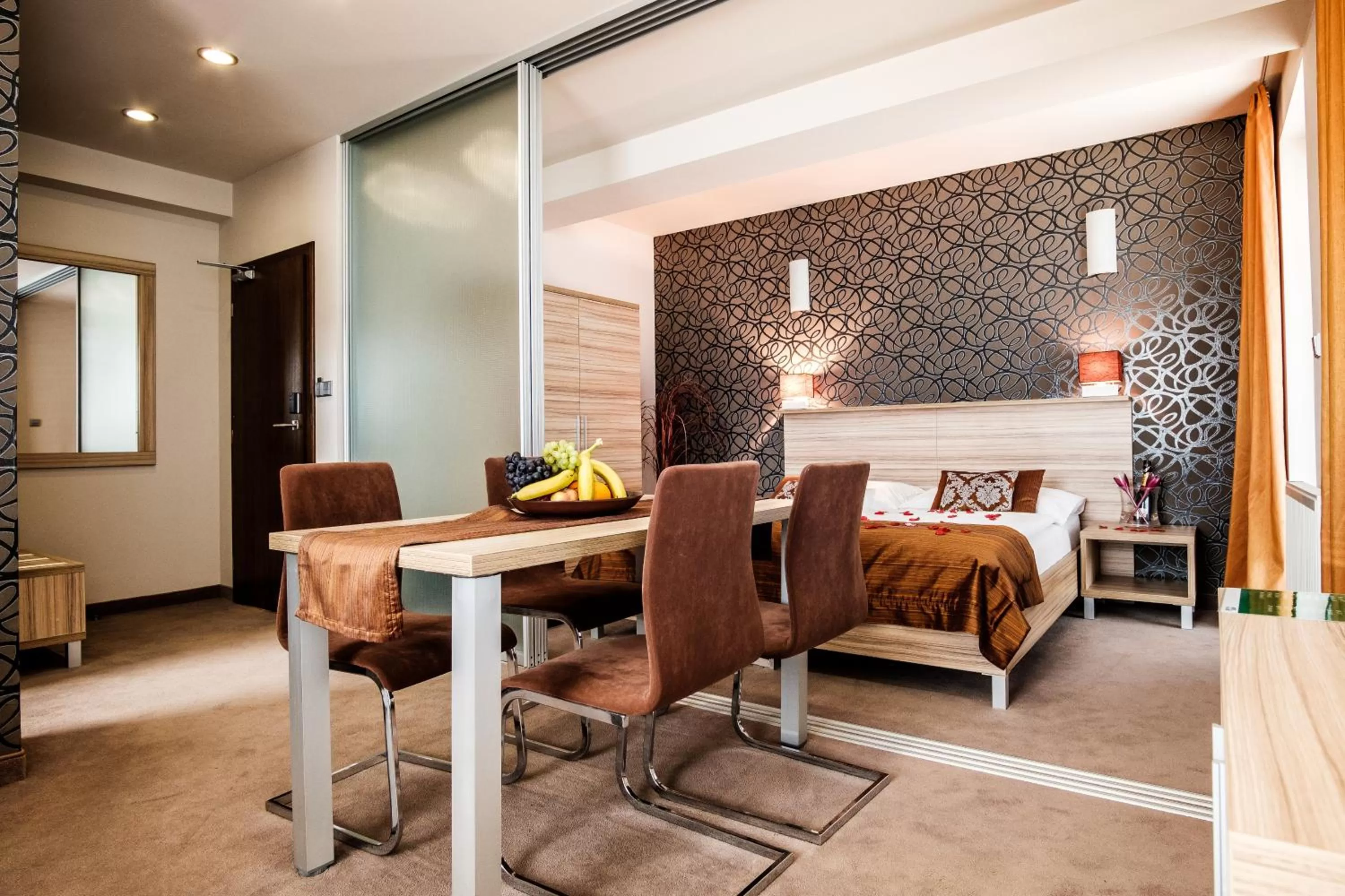 Decorative detail, Bed in Hotel Deluxe with free Wellness and Fitness Centrum