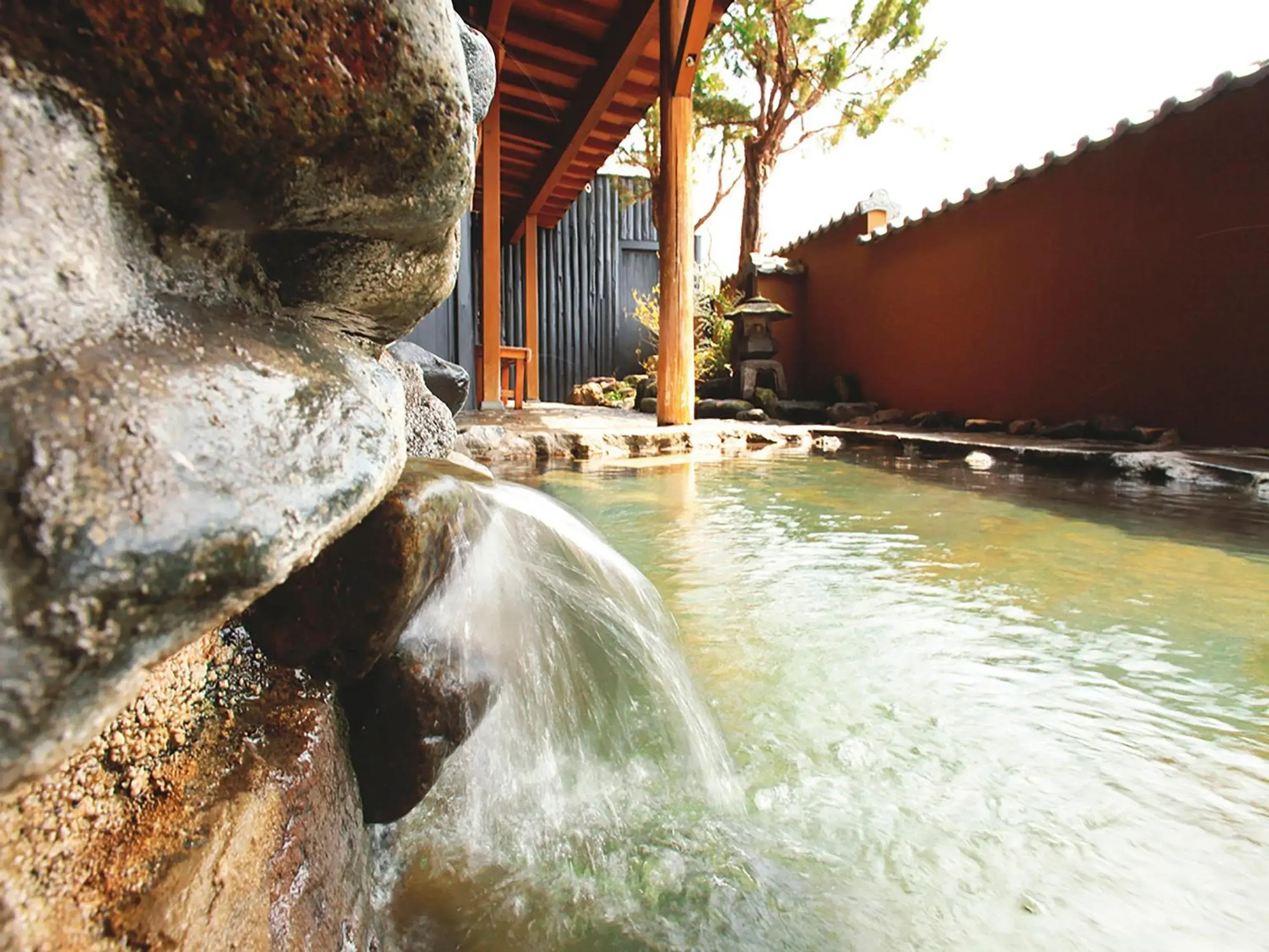 Hot Spring Bath, Swimming Pool in Ryokan Biyunoyado