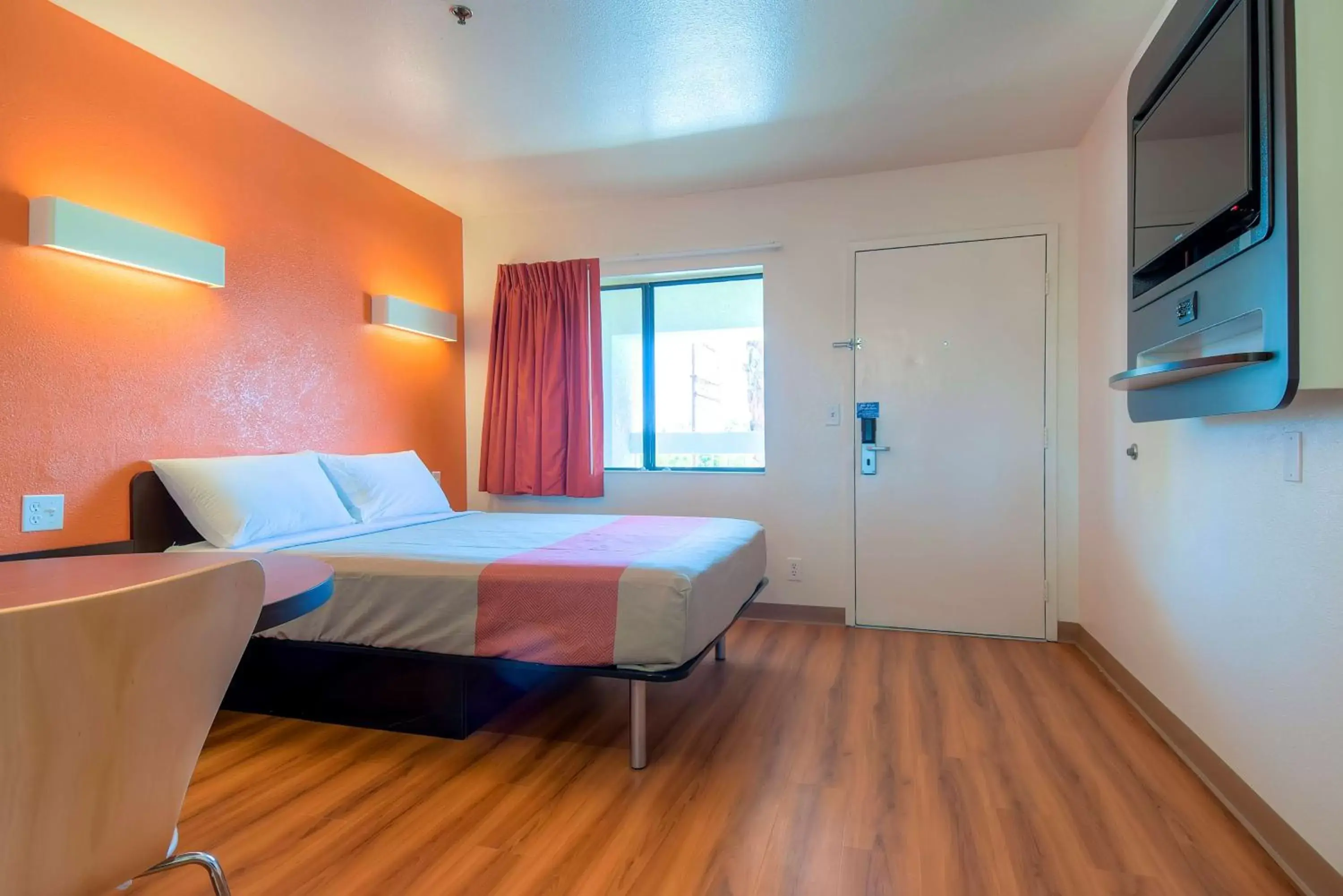 Bedroom, Bed in Motel 6-Palm Springs, CA - Downtown