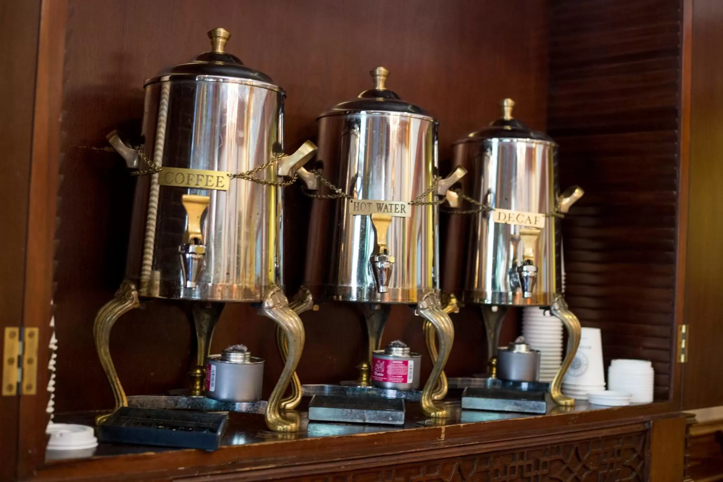 Coffee/tea facilities in River Street Inn