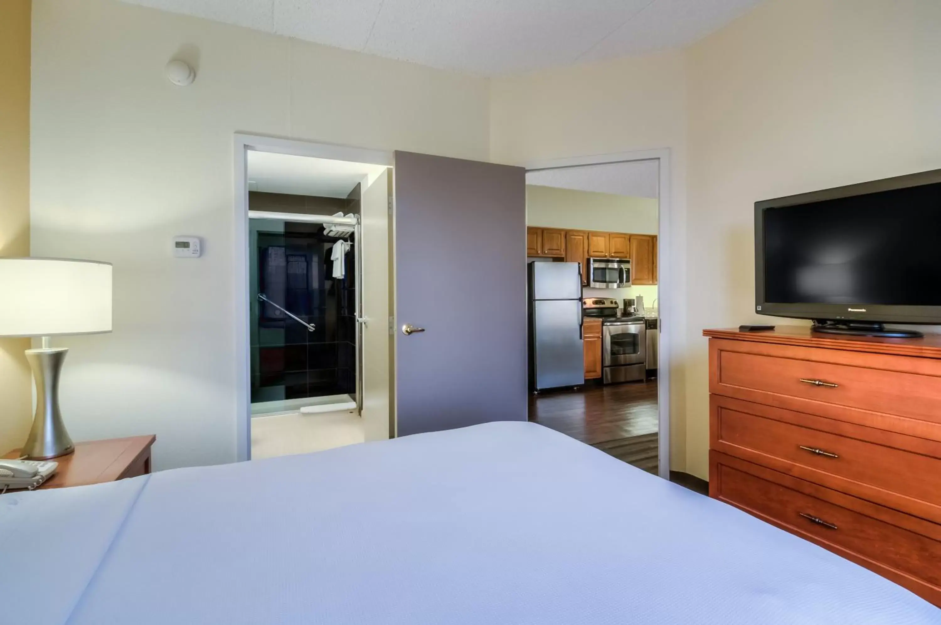 Two-Bedroom Queen Suite in Hyatt House Chicago Schaumburg