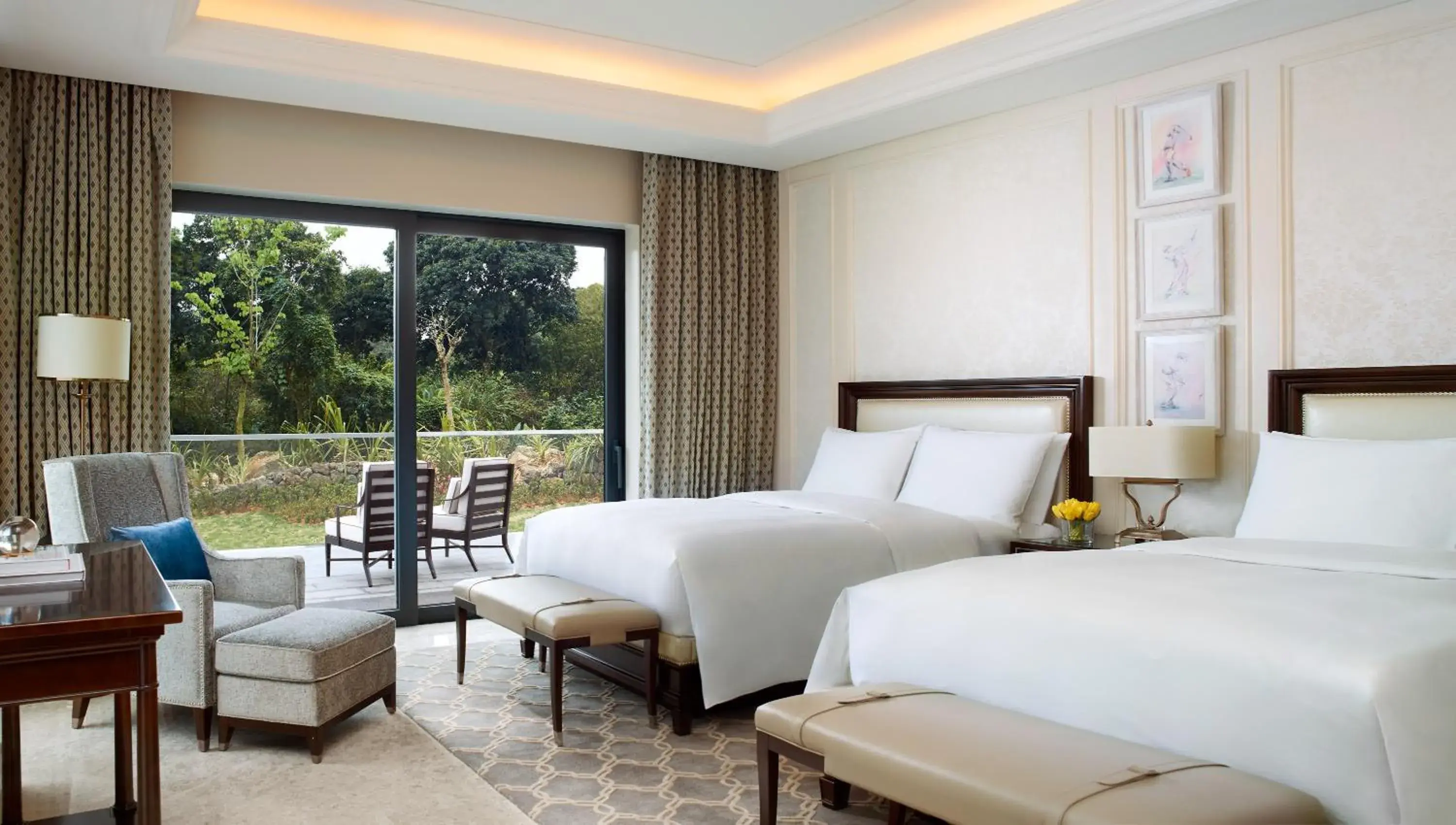 Balcony/Terrace, Bed in The Ritz-Carlton, Haikou