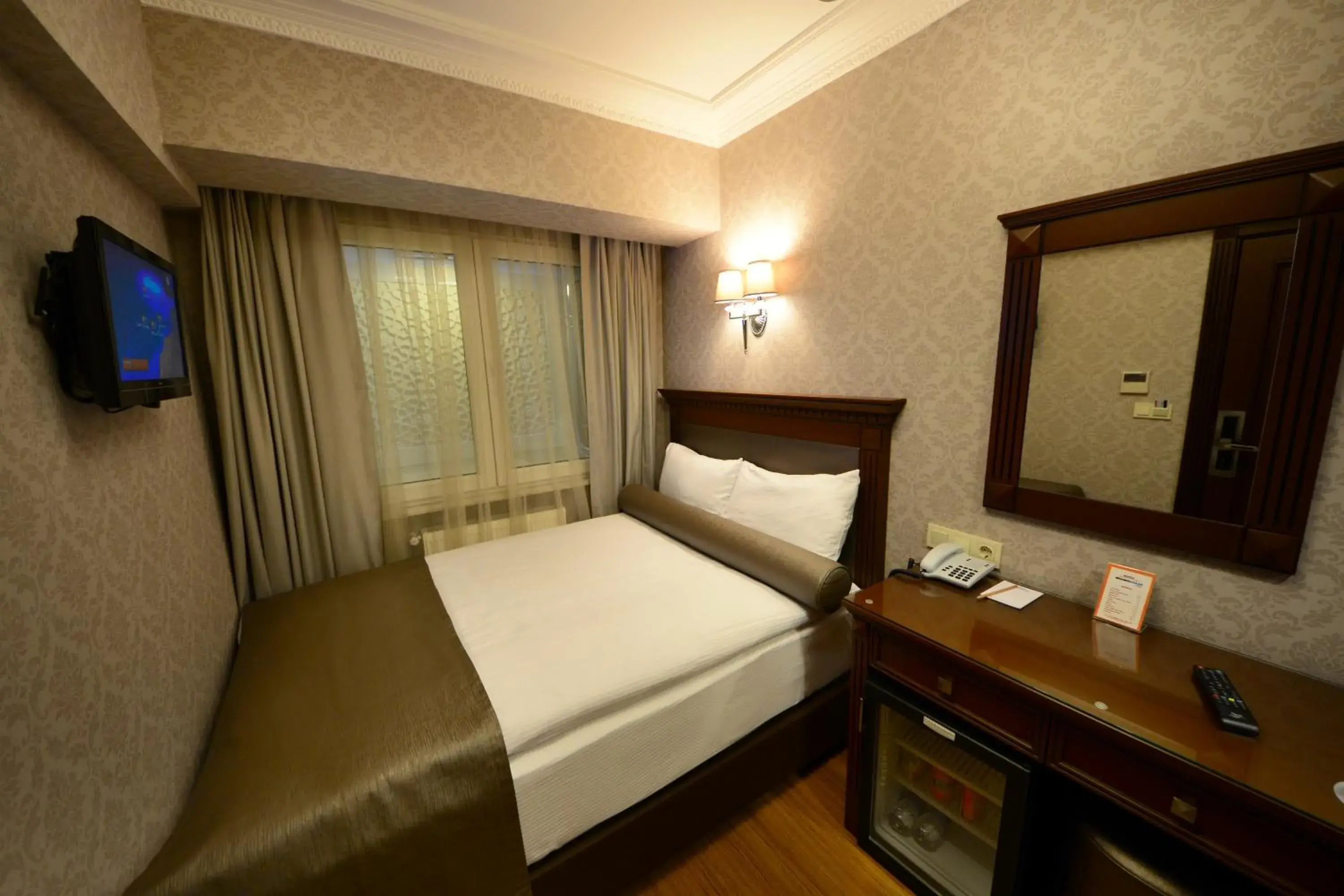Photo of the whole room, Bed in Grand Bazaar Hotel