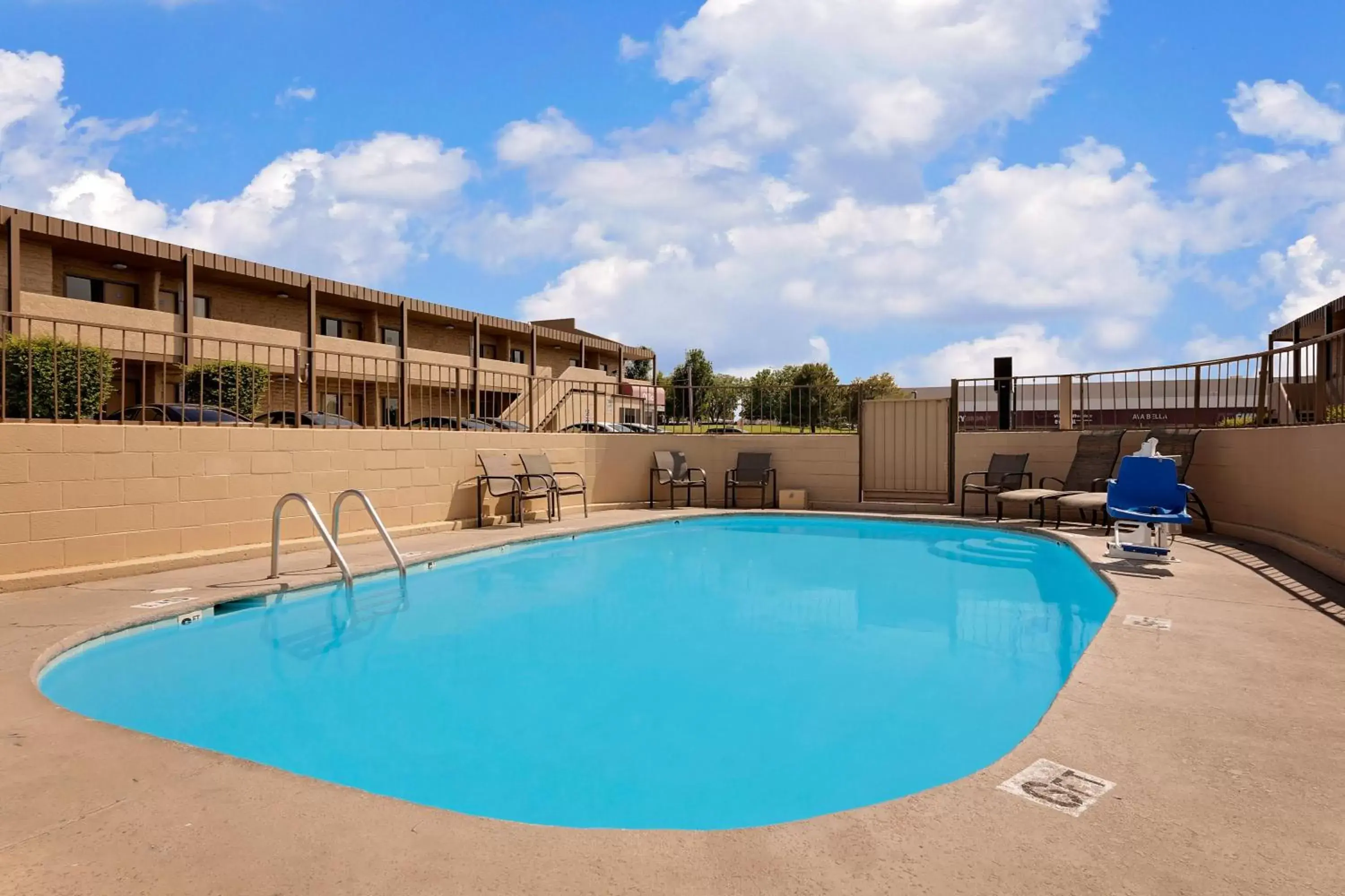 Swimming Pool in Knights Inn Page