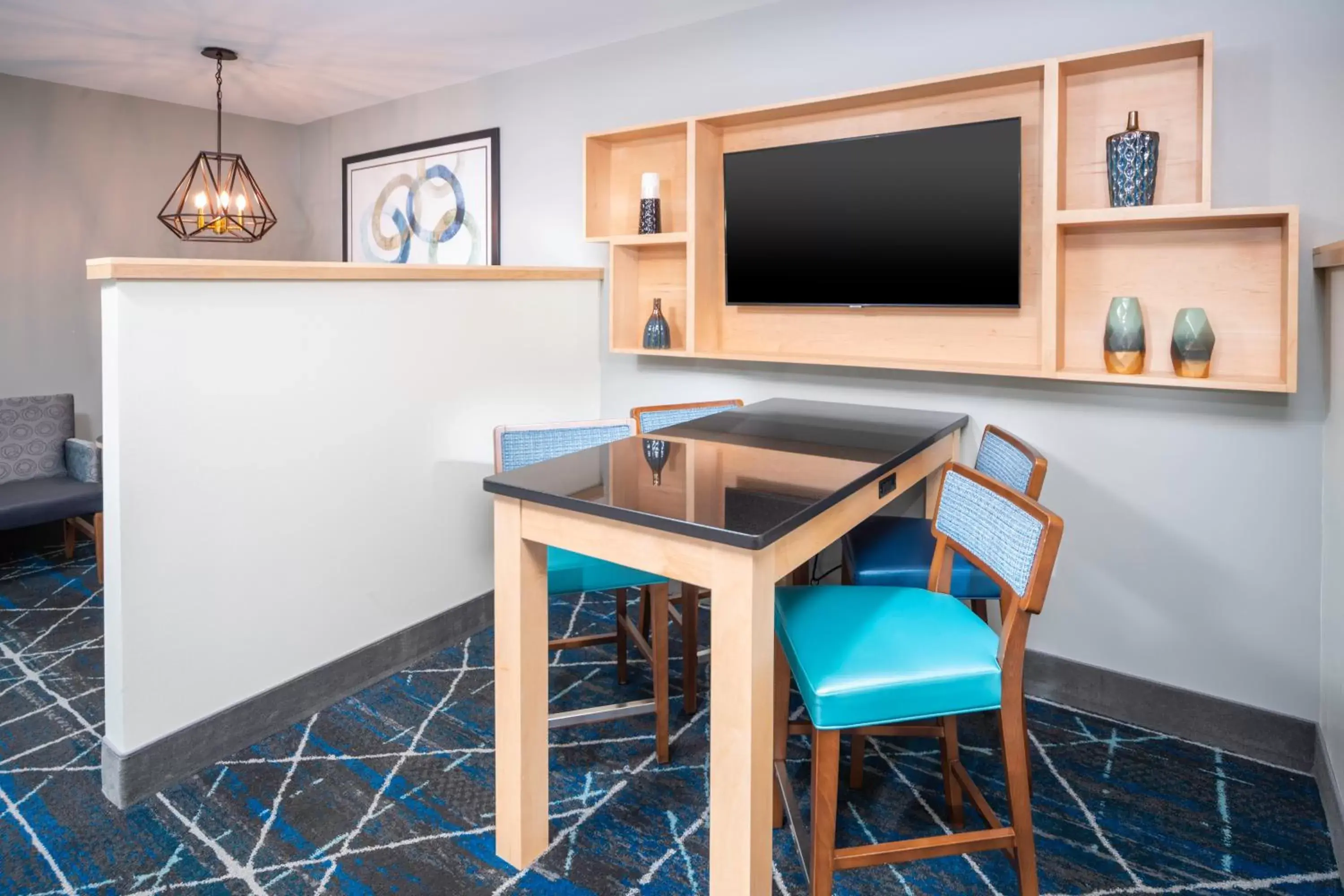 Restaurant/places to eat, TV/Entertainment Center in Holiday Inn Express - Brevard, an IHG Hotel