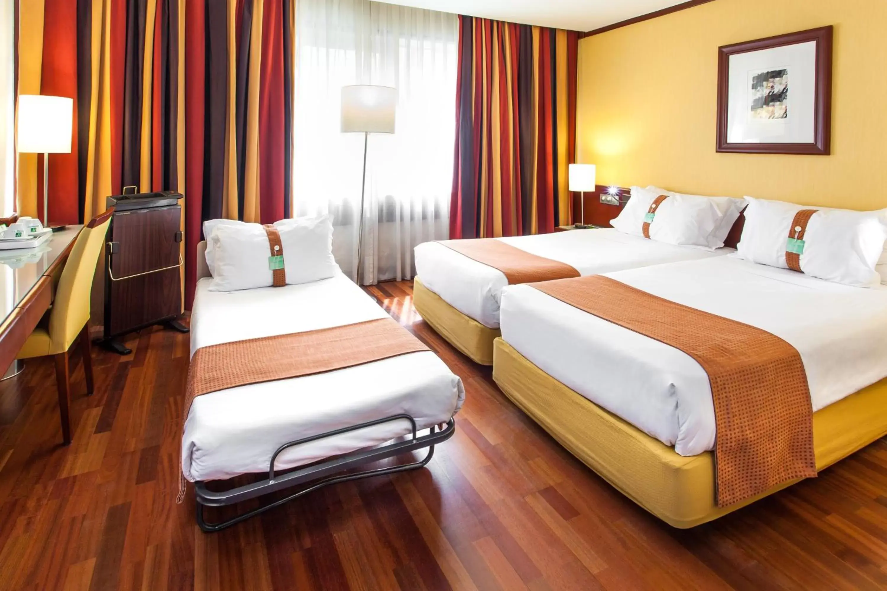 Bed in Holiday Inn Lisbon-Continental, an IHG Hotel