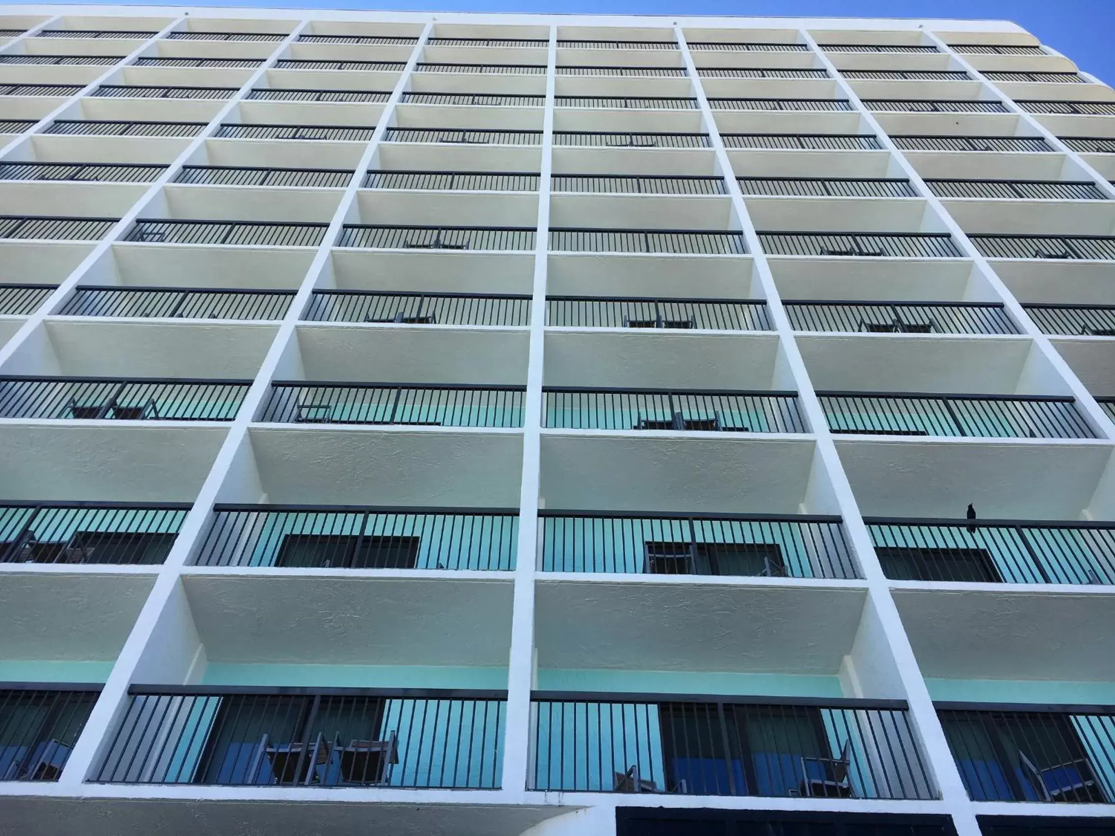 Balcony/Terrace, Property Building in Holiday Inn Express & Suites Oceanfront Daytona Beach Shores, an IHG Hotel