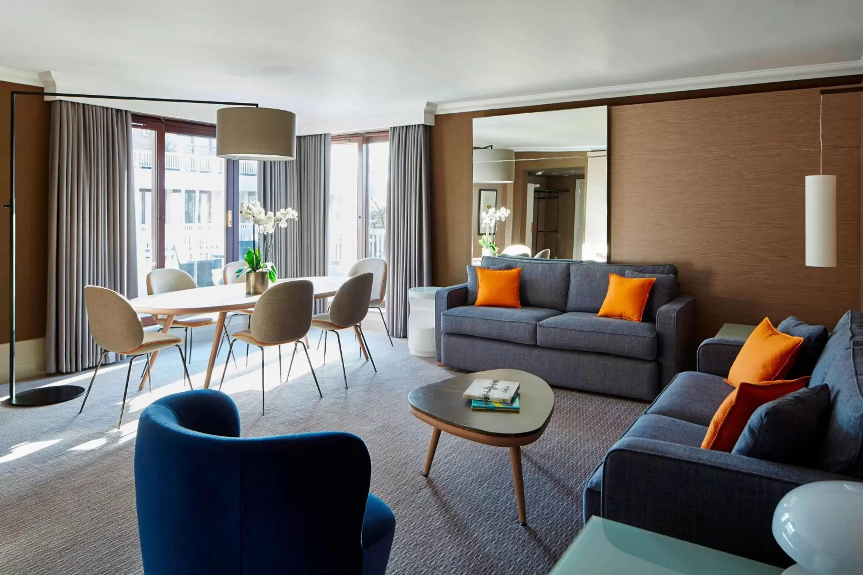 Bedroom, Seating Area in London Marriott Hotel Regents Park