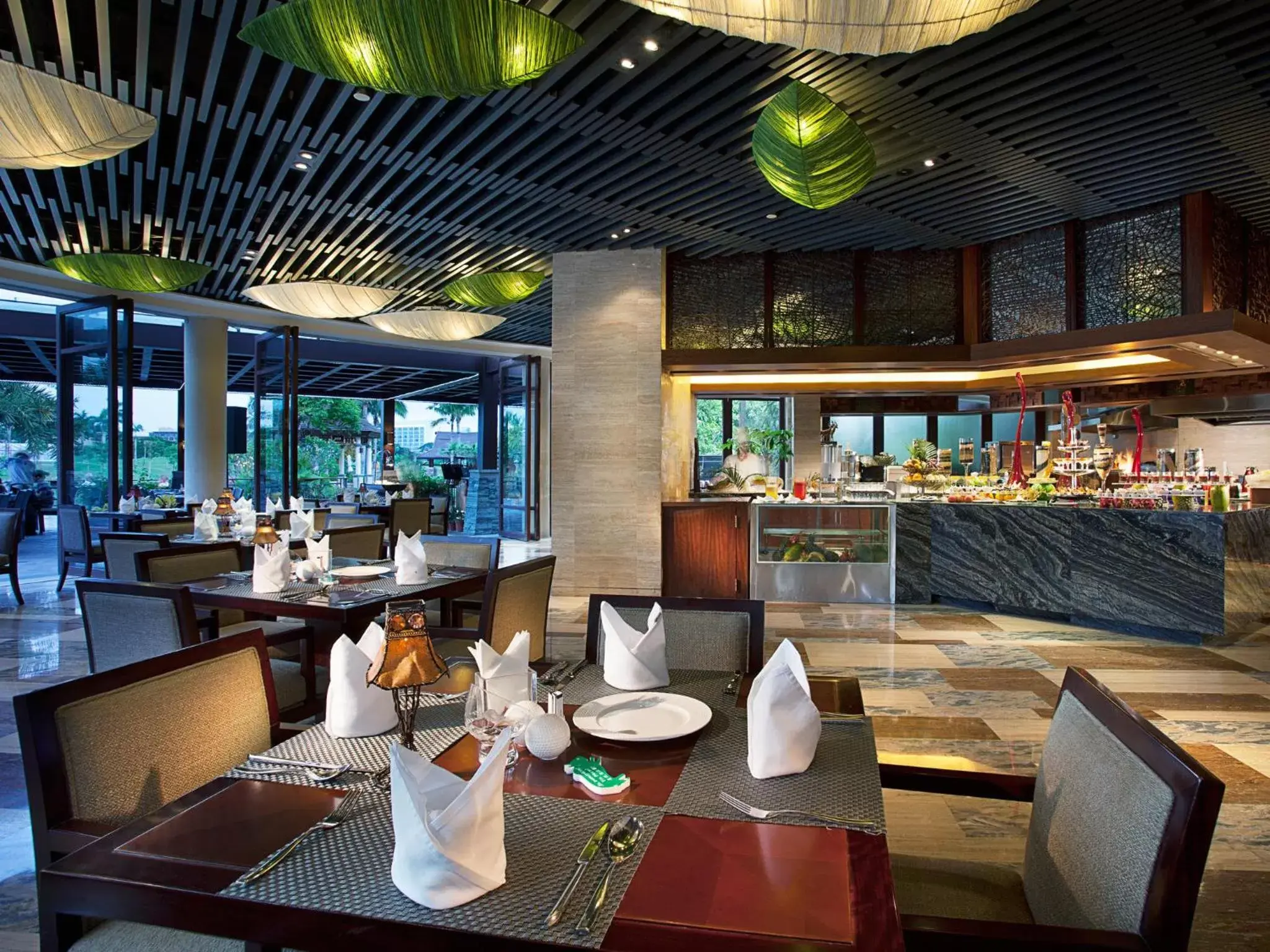 Restaurant/Places to Eat in Grand Metropark Villa Resort Sanya Yalong Bay
